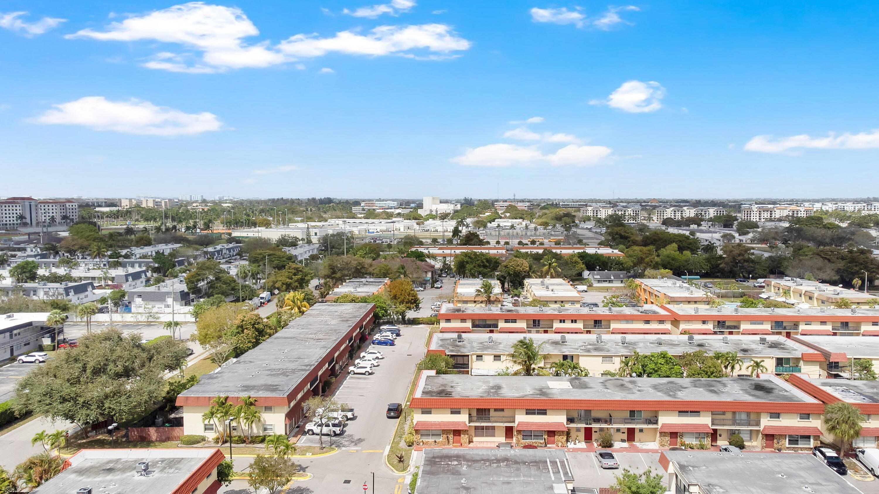 BRENTWOOD TOWNHOUSE 1 - Residential