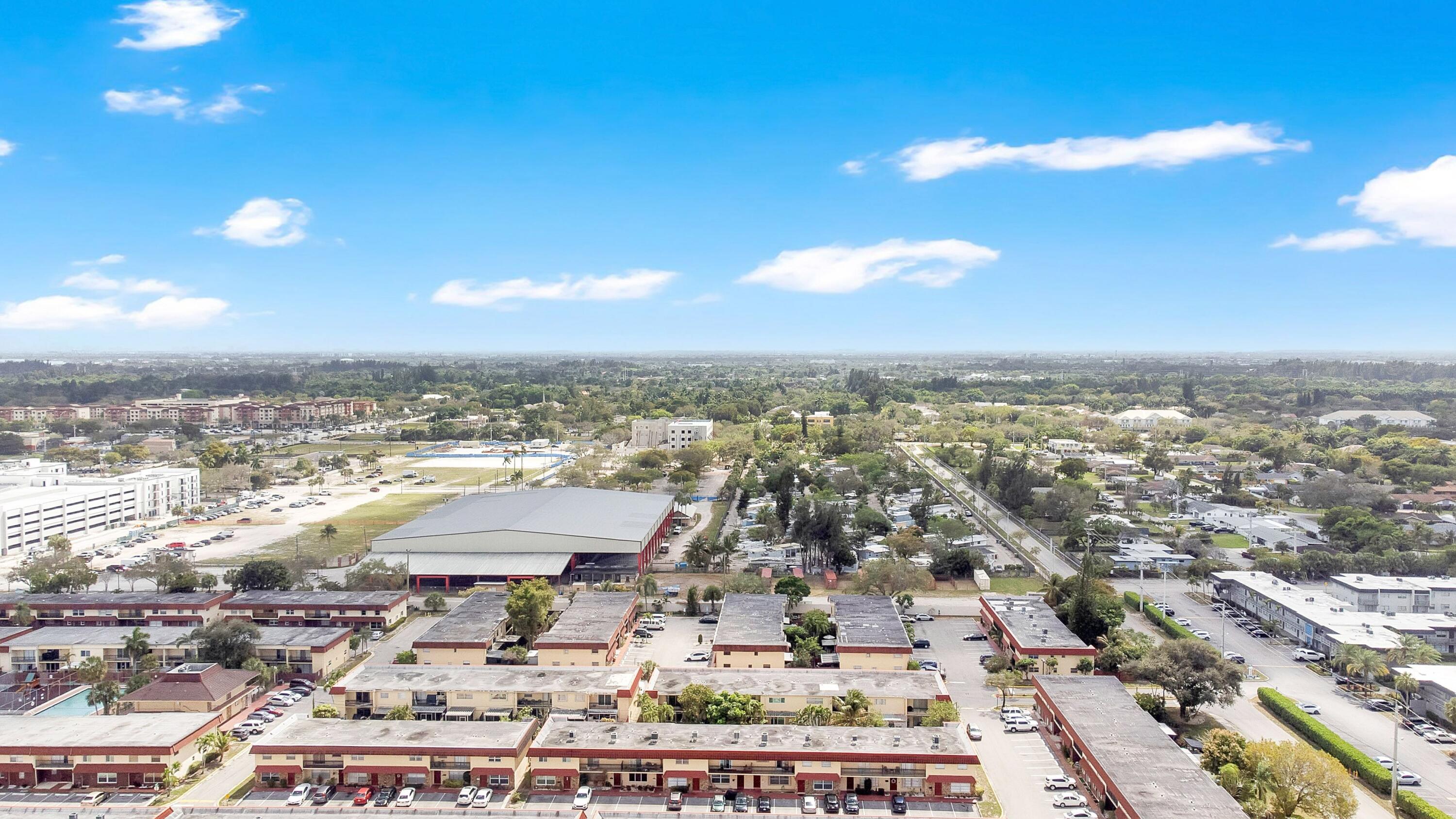 BRENTWOOD TOWNHOUSE 1 - Residential