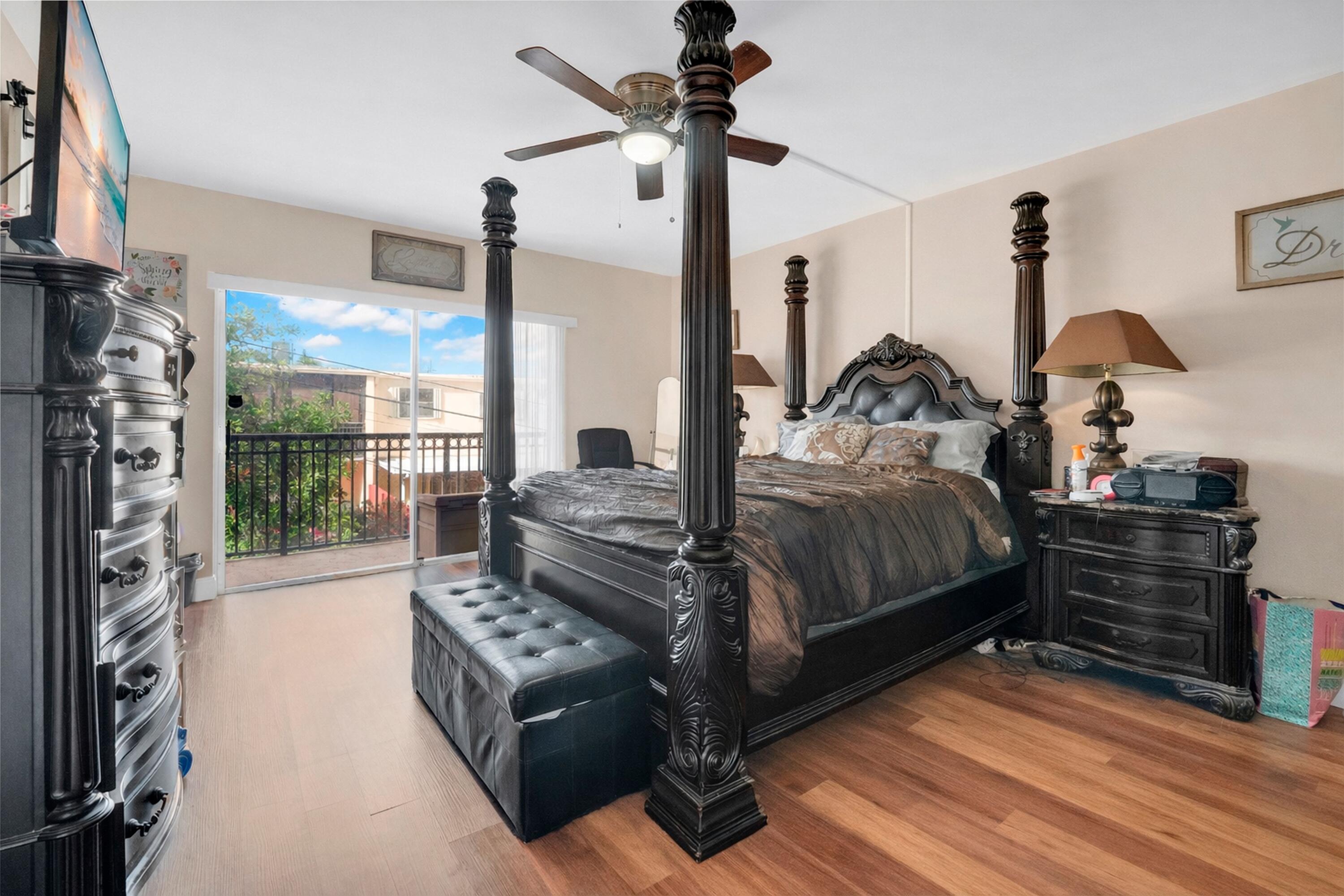 BRENTWOOD TOWNHOUSE 1 - Residential