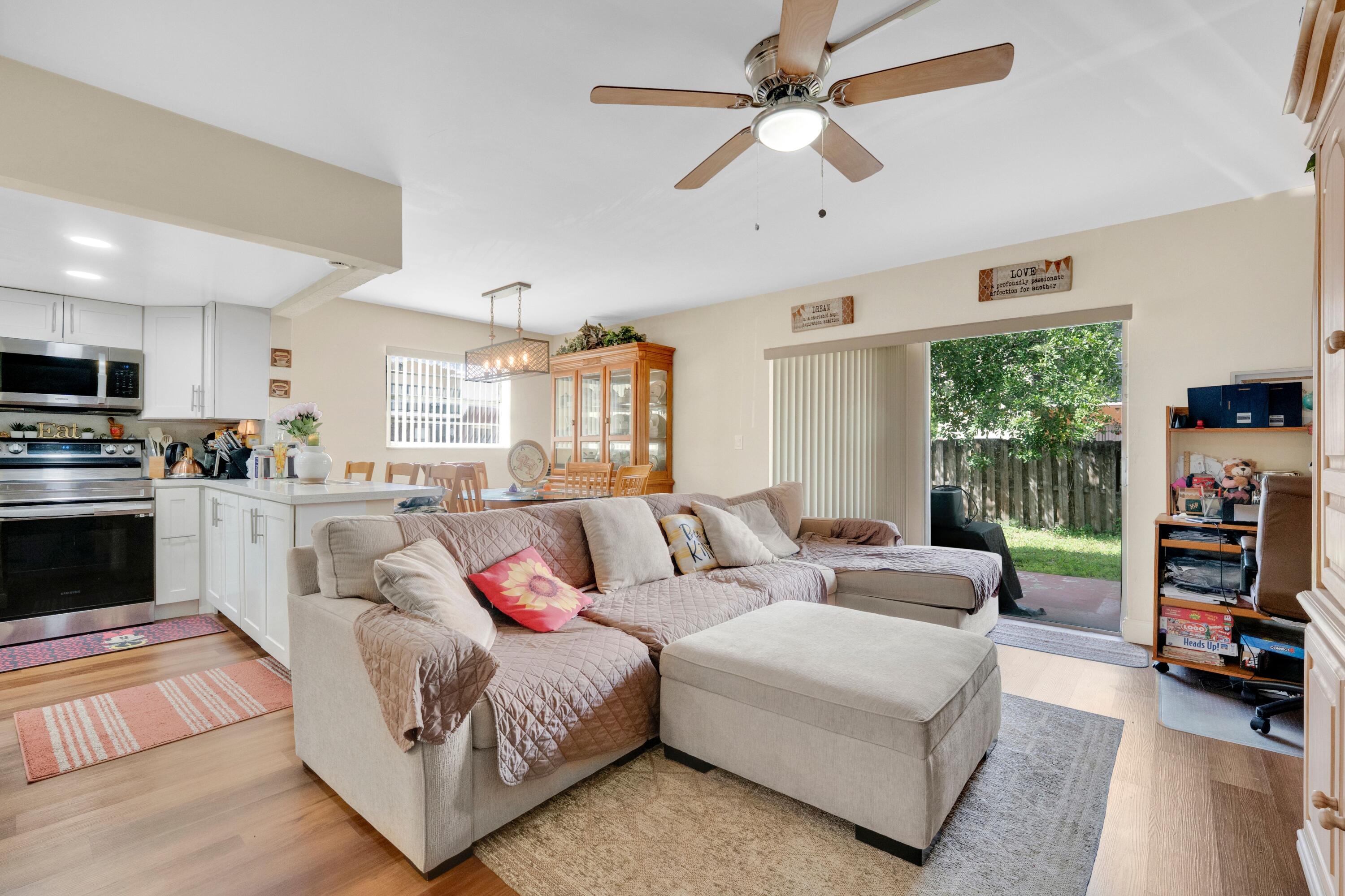 BRENTWOOD TOWNHOUSE 1 - Residential