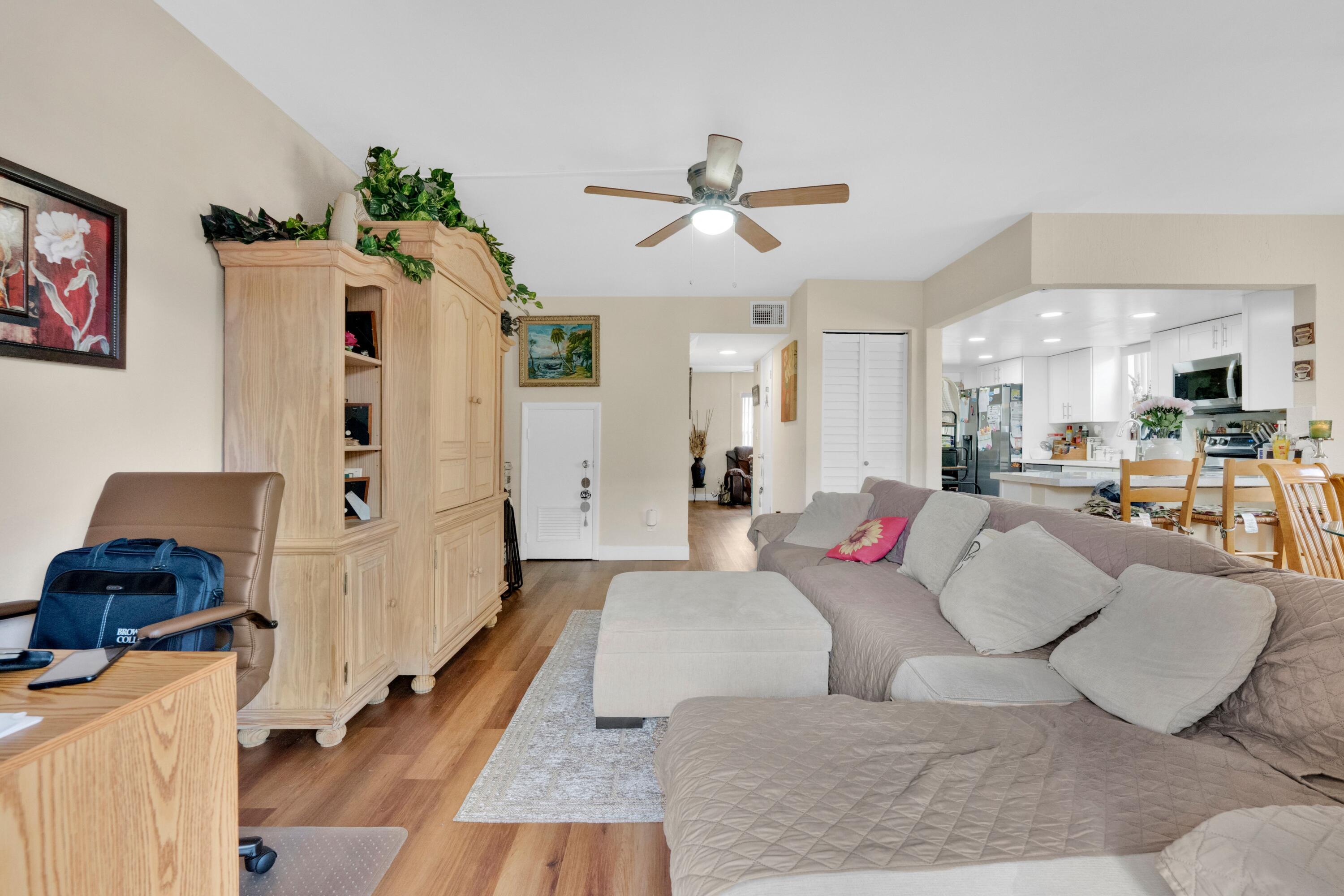 BRENTWOOD TOWNHOUSE 1 - Residential