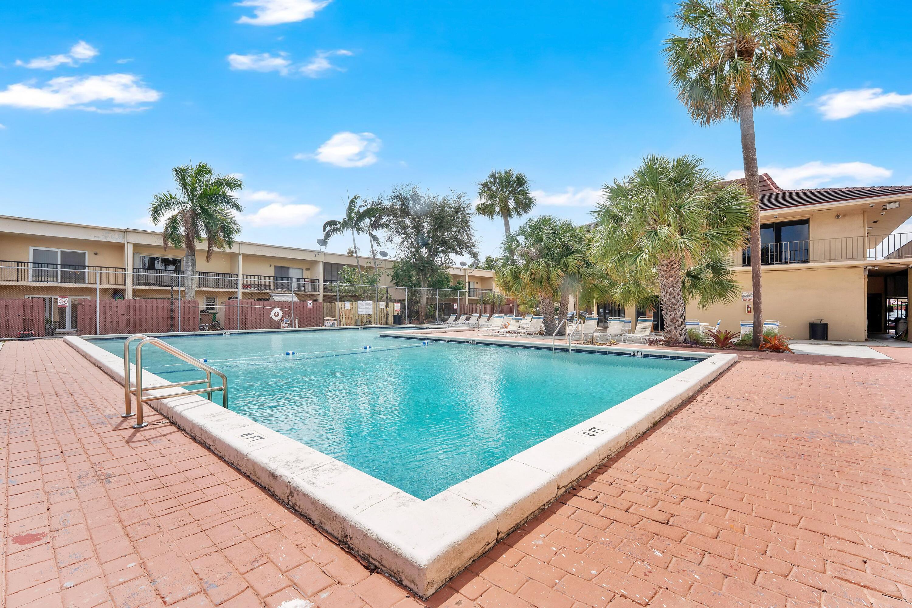 BRENTWOOD TOWNHOUSE 1 - Residential