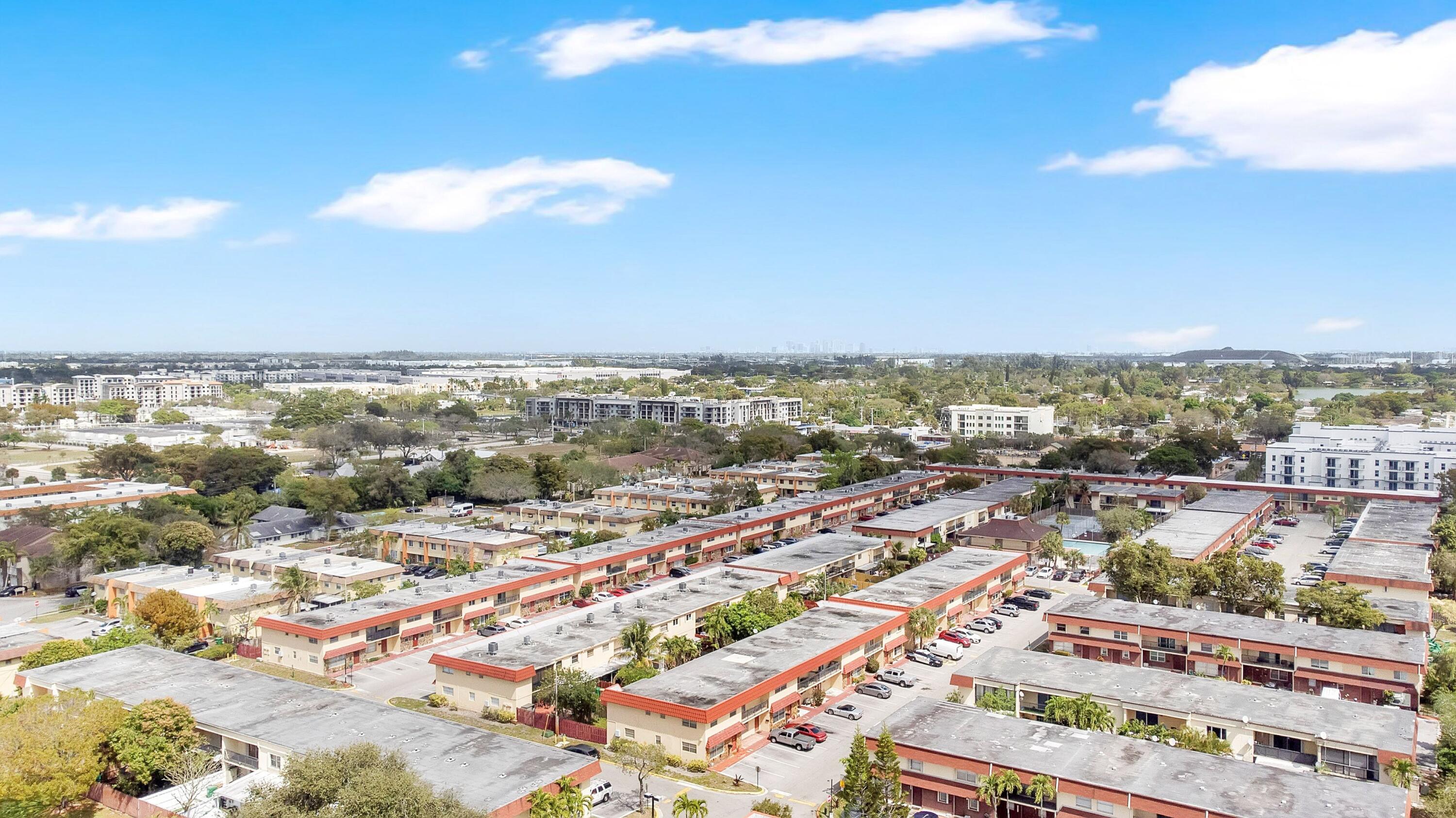 BRENTWOOD TOWNHOUSE 1 - Residential