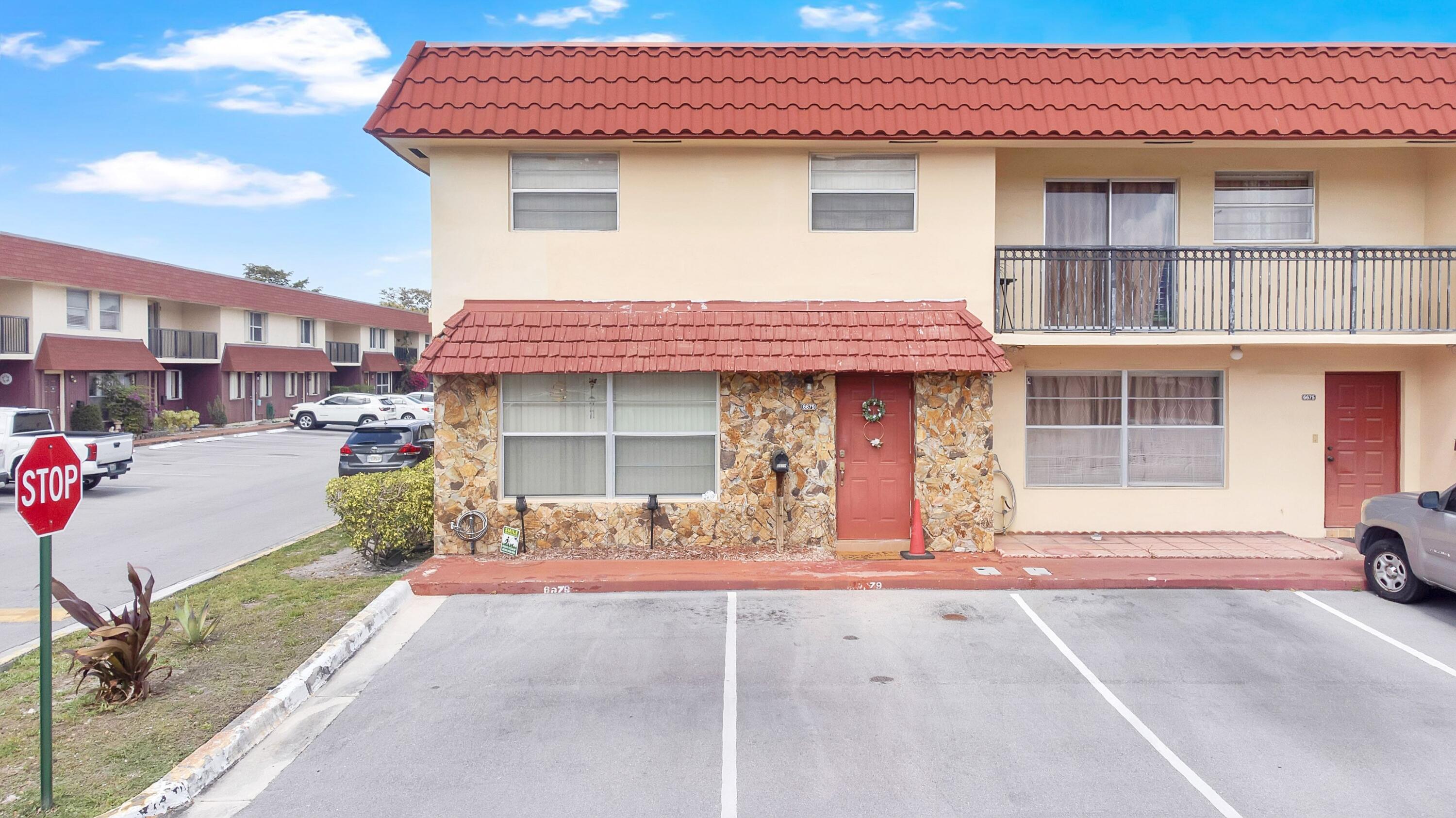 BRENTWOOD TOWNHOUSE 1 - Residential