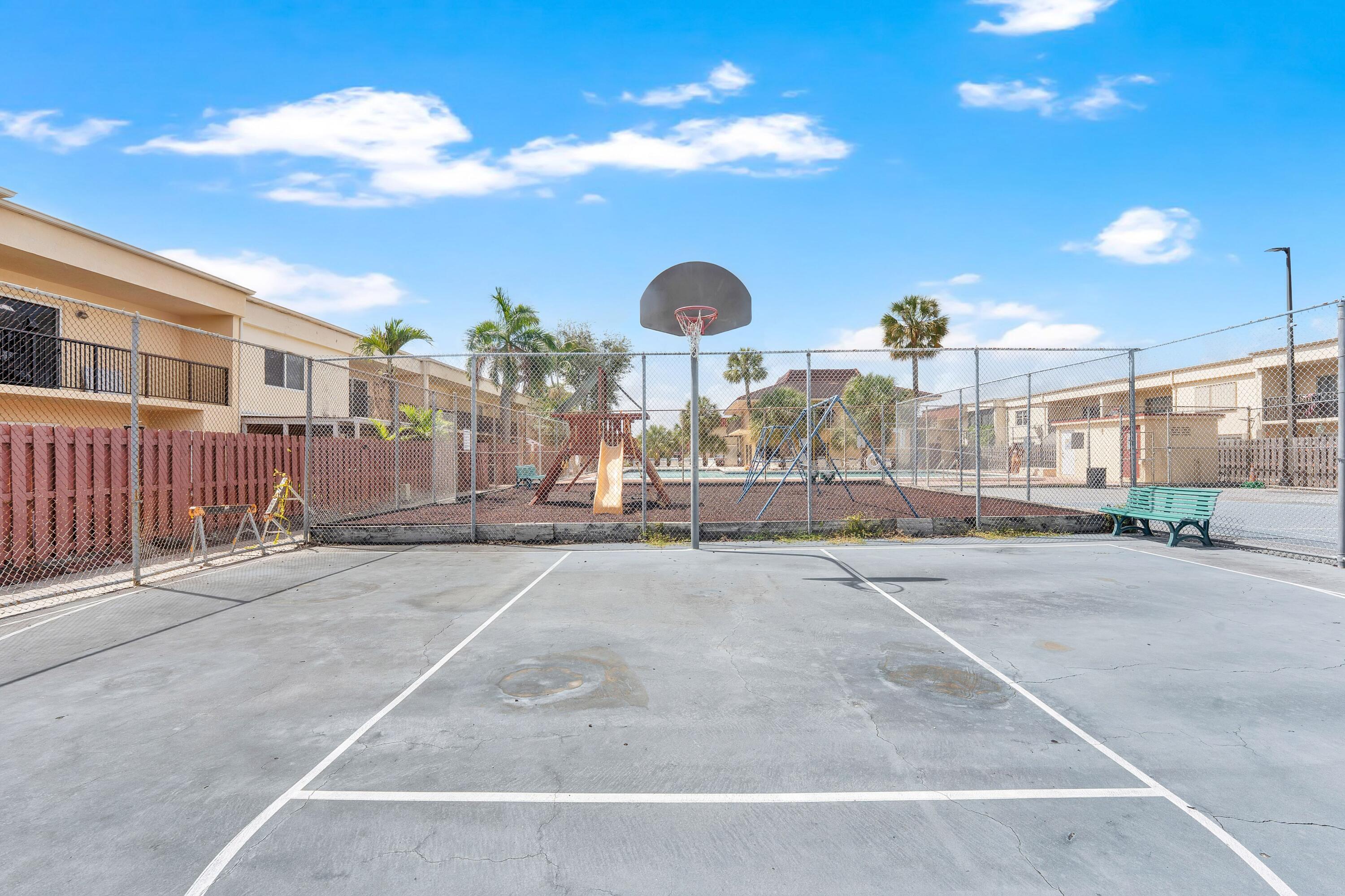 BRENTWOOD TOWNHOUSE 1 - Residential