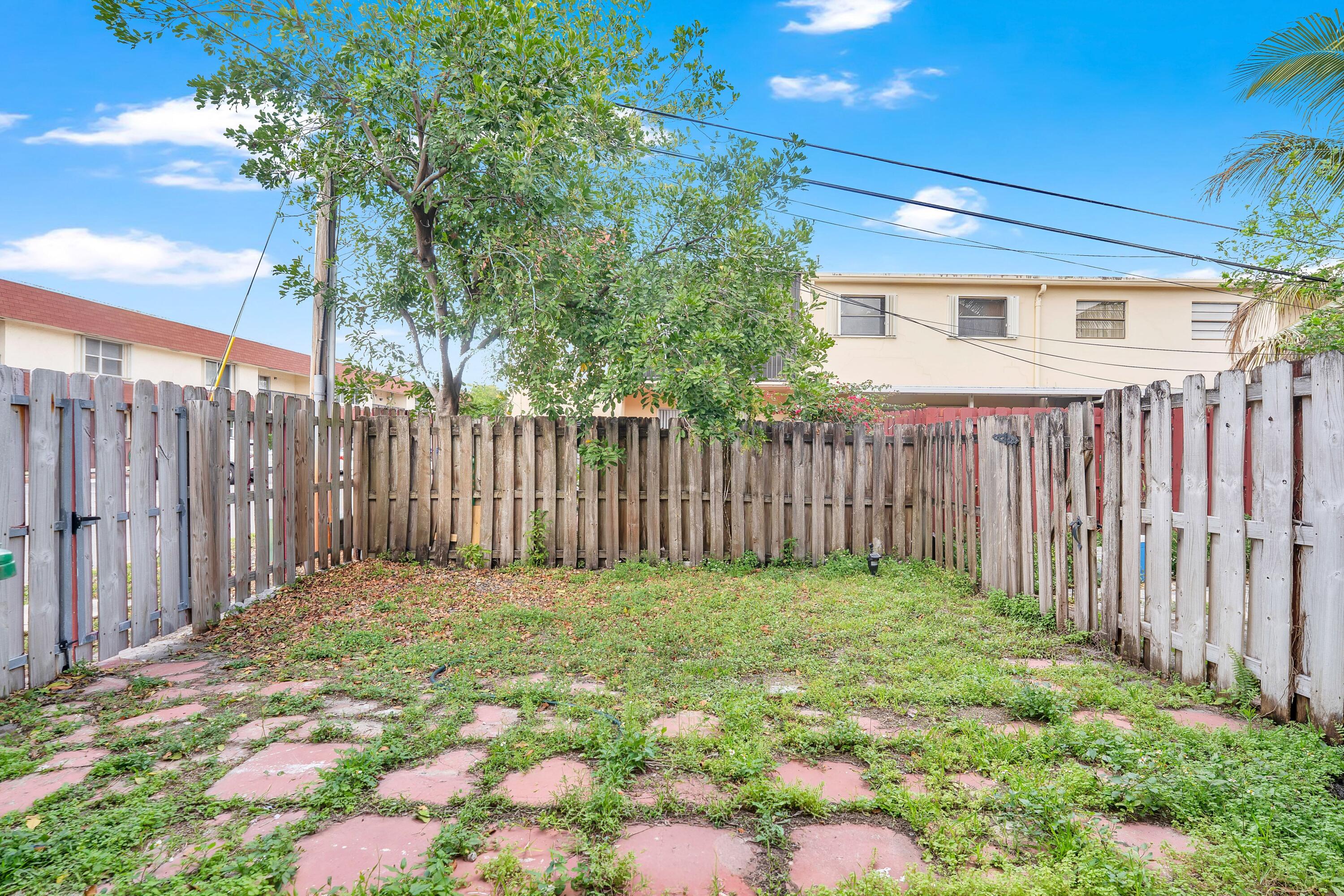 BRENTWOOD TOWNHOUSE 1 - Residential