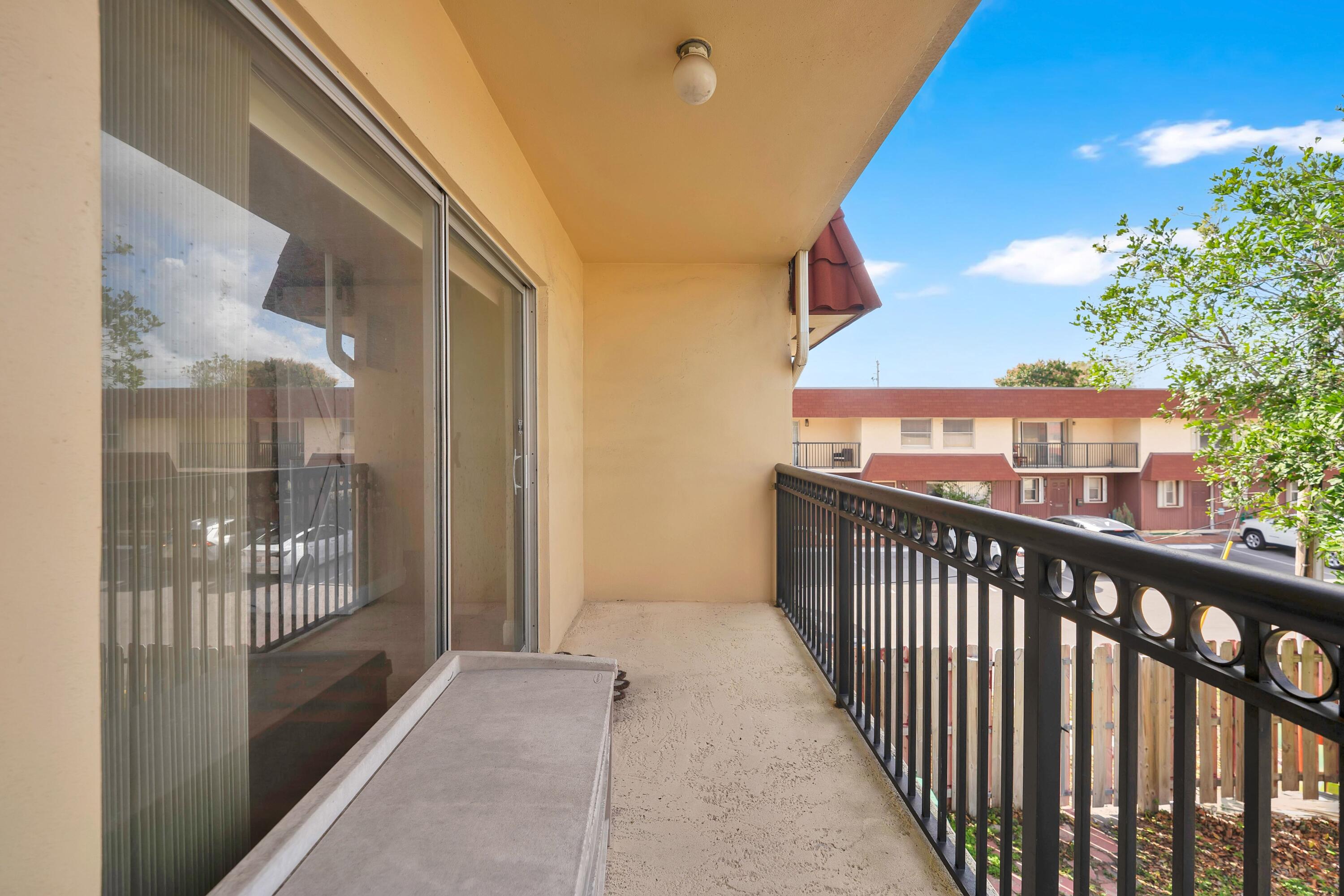 BRENTWOOD TOWNHOUSE 1 - Residential