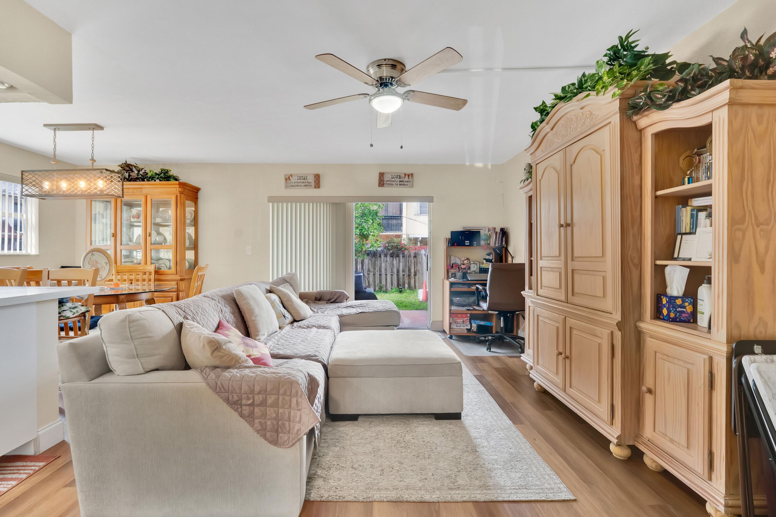 BRENTWOOD TOWNHOUSE 1 - Residential