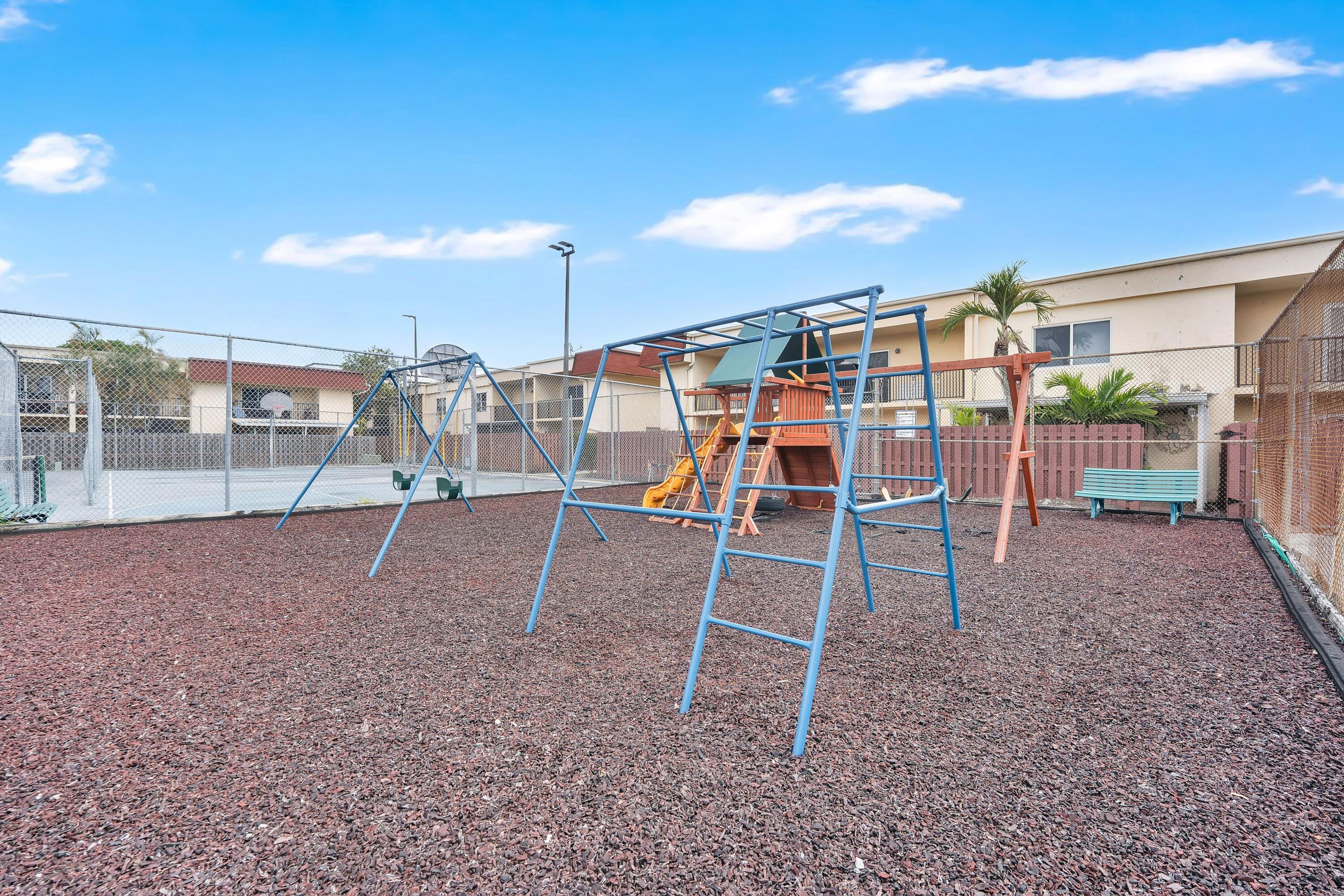 BRENTWOOD TOWNHOUSE 1 - Residential