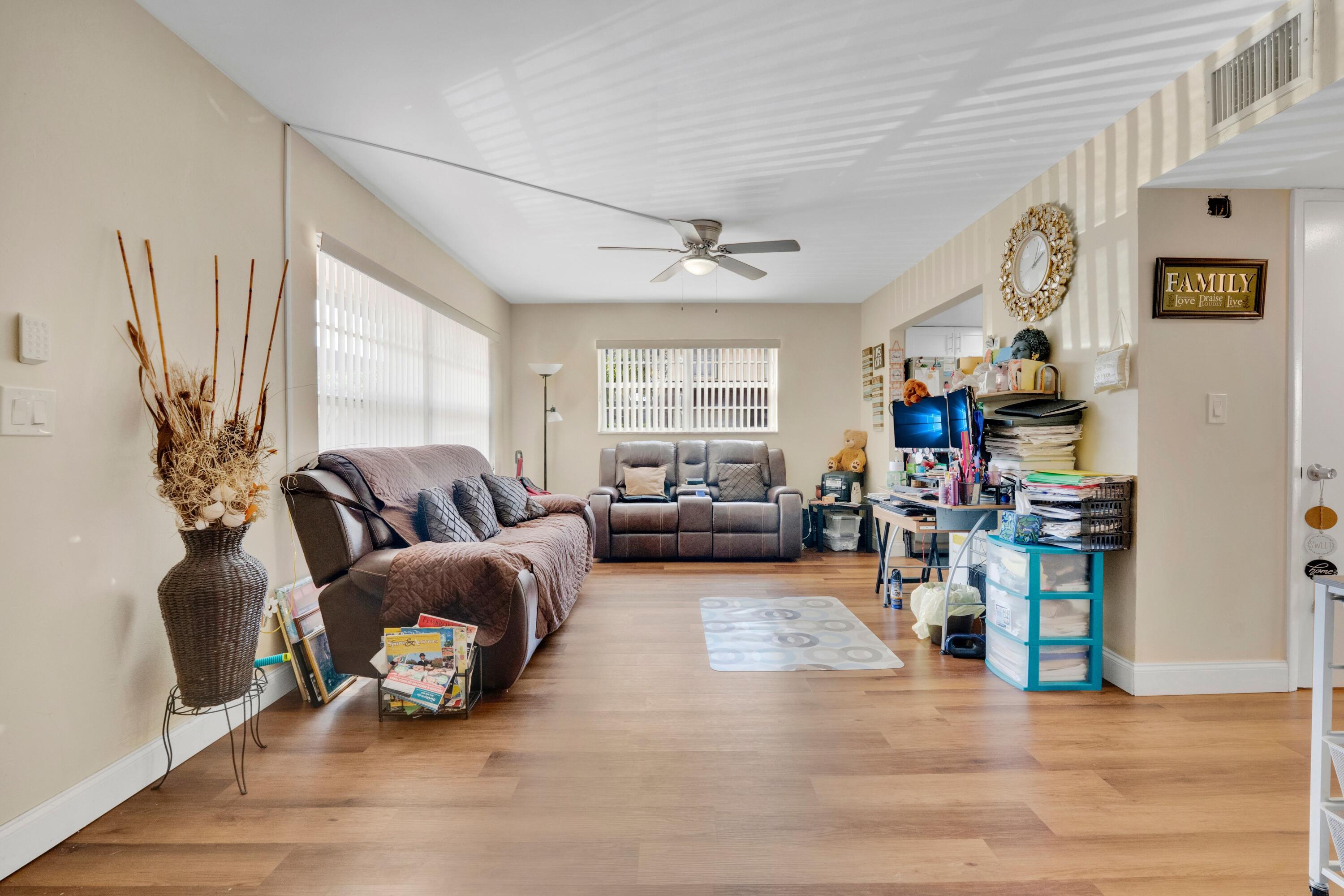 BRENTWOOD TOWNHOUSE 1 - Residential