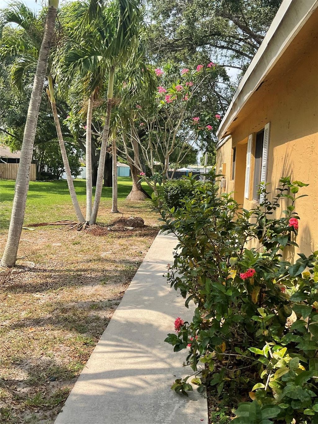 Photo of 1 W Chesterfield Drive, Boynton Beach, FL 33426 (MLS # F10453515)