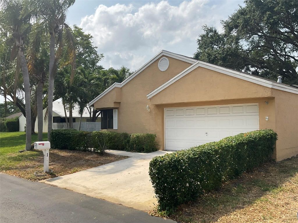 Photo of 1 W Chesterfield Drive, Boynton Beach, FL 33426 (MLS # F10453515)