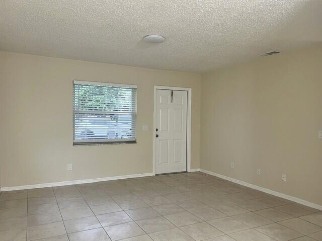 488 E JORDAN Boulevard, Pahokee, FL, 33476/$260,000 3 488 E JORDAN Boulevard
