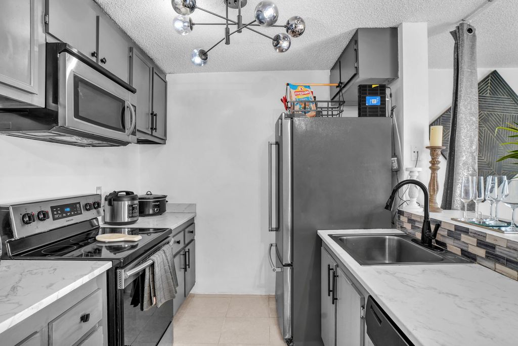 Photo of 1423 Meadows Circle W, Boynton Beach, FL 33436 (MLS # R11168669)