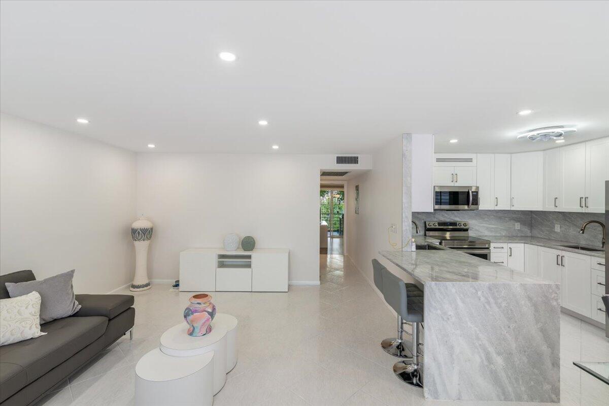 305 Richmond A 305