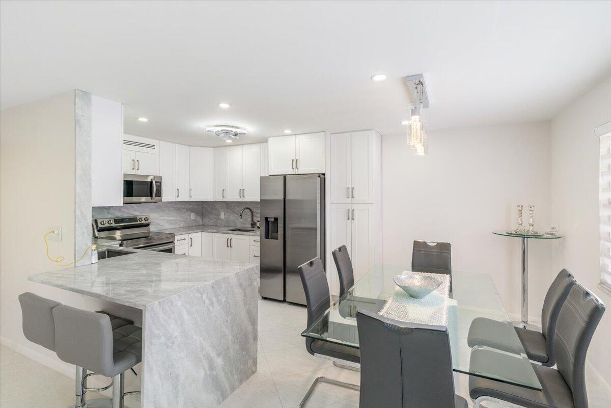 305 Richmond A 305