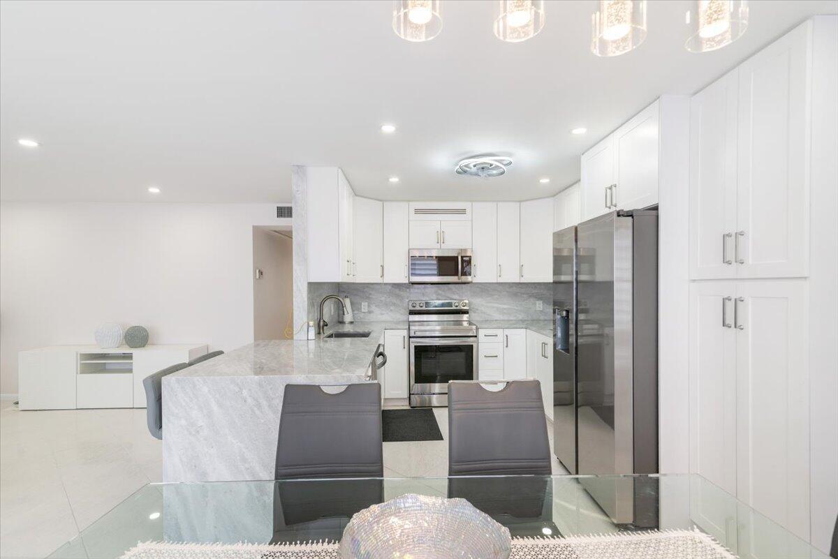 305 Richmond A 305