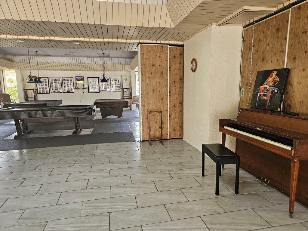 Sunrise Lakes - Residential