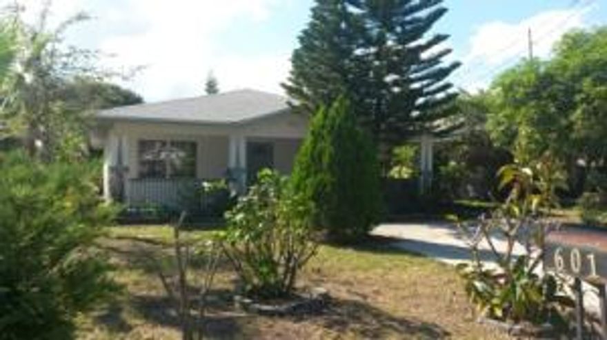 YOU MUST SEE THIS CUTE COUNTRY COTTAGE HOME IN THE HEART OF FT. PIERCE. JUST NEEDS YOU TO COME IN AND FIX IT UP TO MAKE IT YOUR HOME. This is a Fannie Mae Homepath Property.