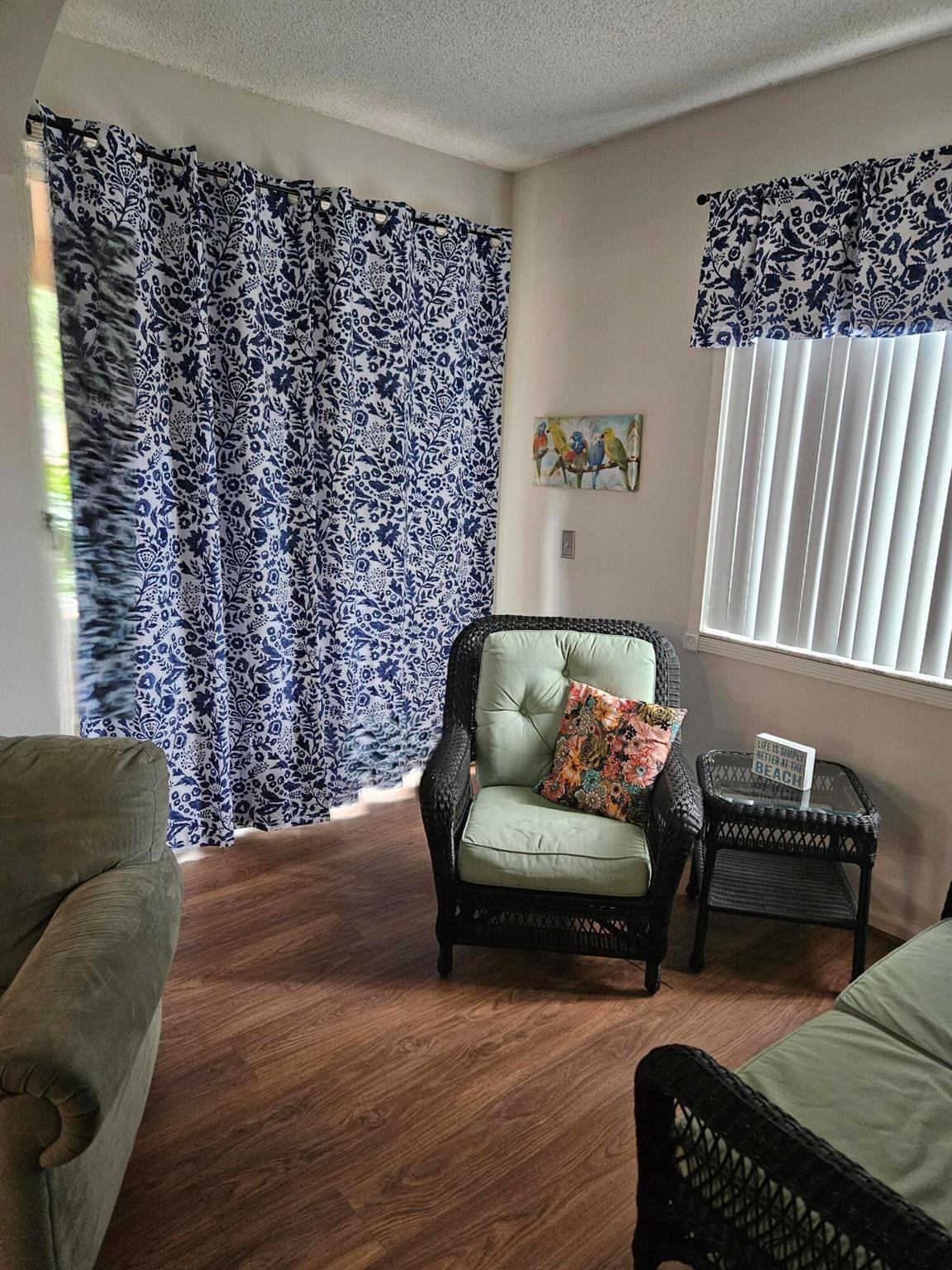 HYPOLUXOS MARINERS CAY CO - Residential Lease