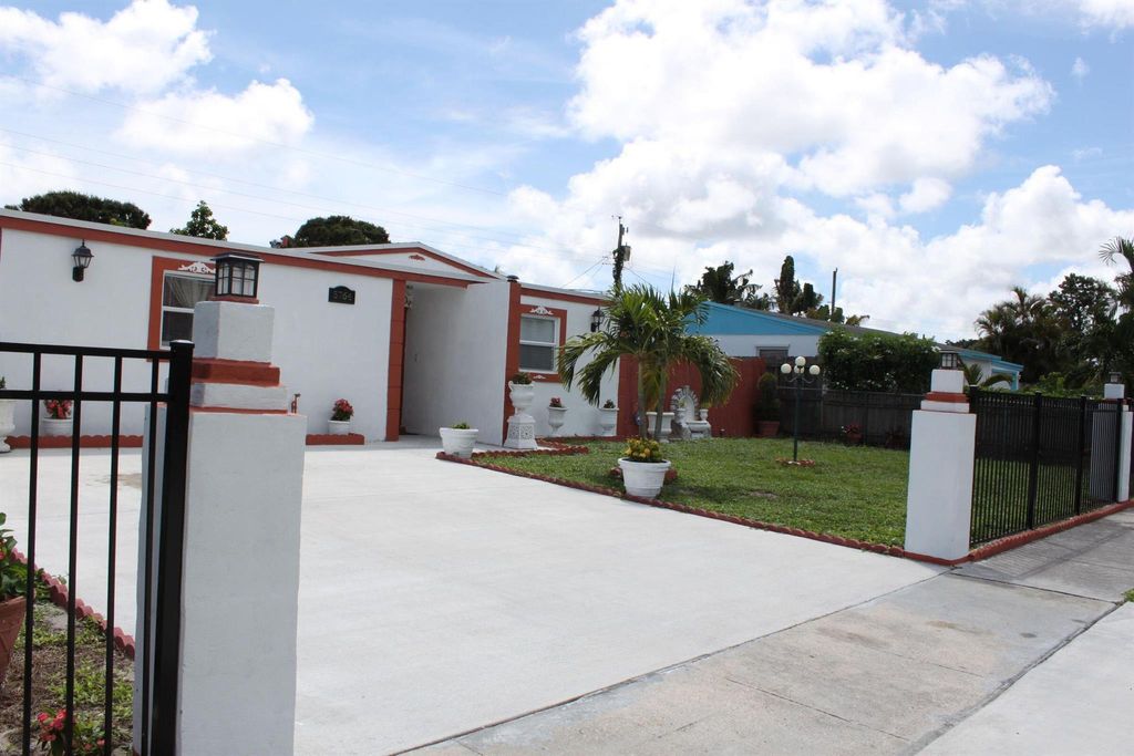 Photo of 5764 Gramercy Drive, West Palm Beach, FL 33407 (MLS # R10976434)