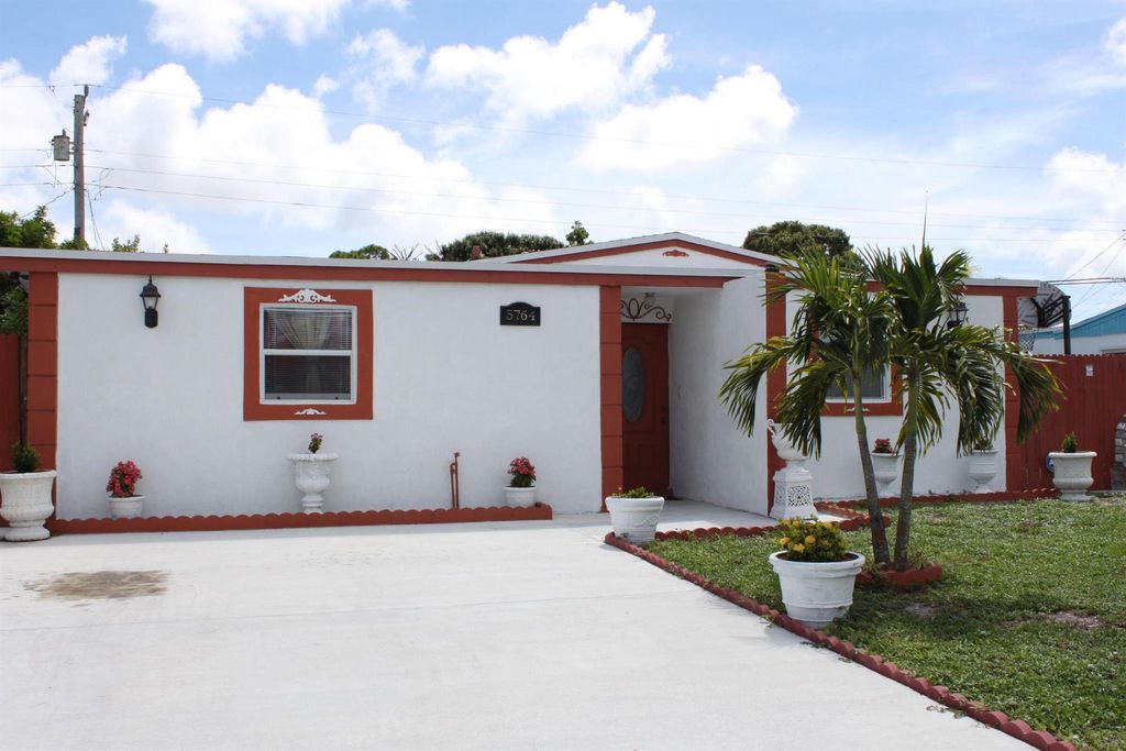 Photo of 5764 Gramercy Drive, West Palm Beach, FL 33407 (MLS # R10976434)