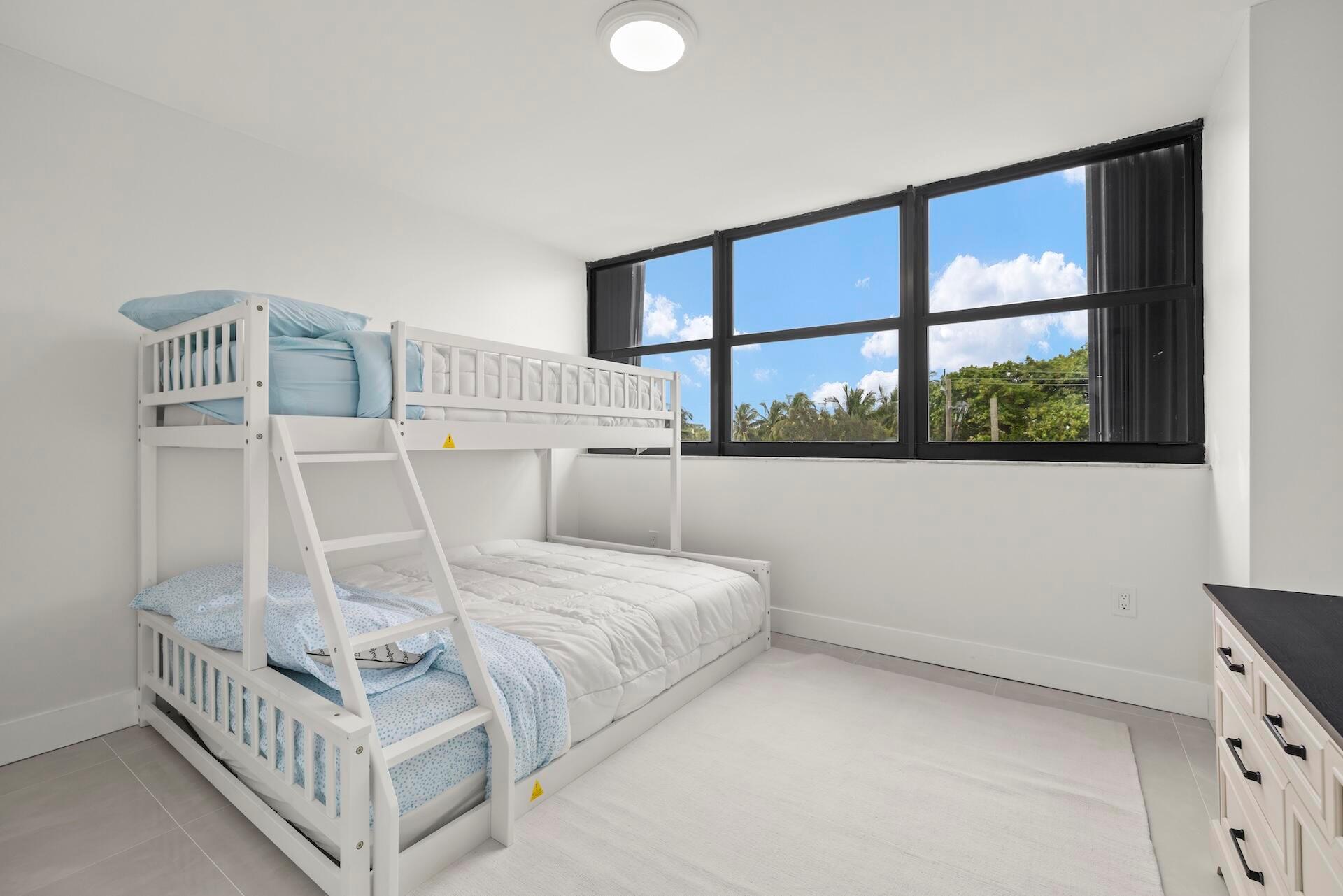 PALM BEACH HOUSE CONDO - Residential