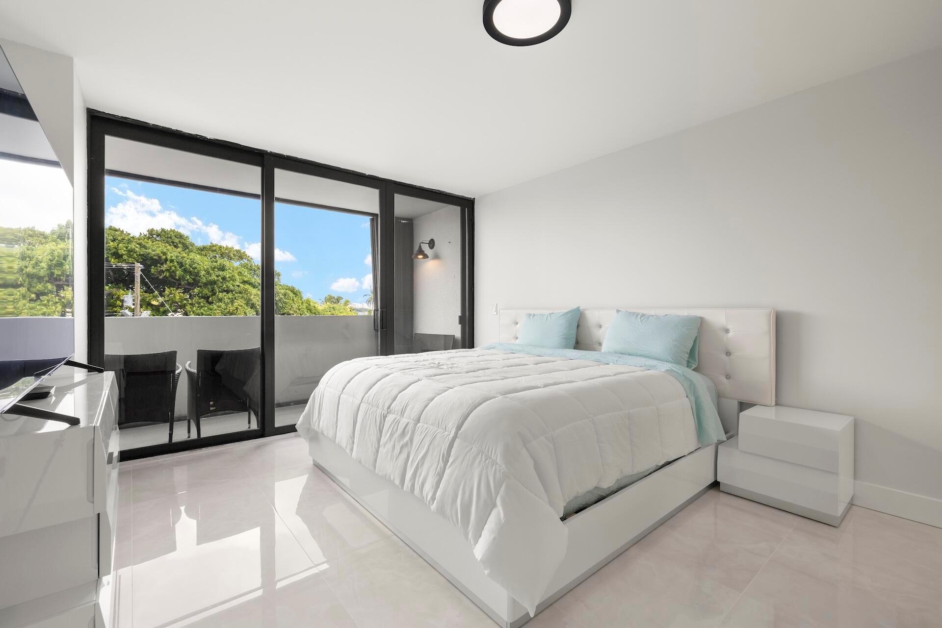 PALM BEACH HOUSE CONDO - Residential