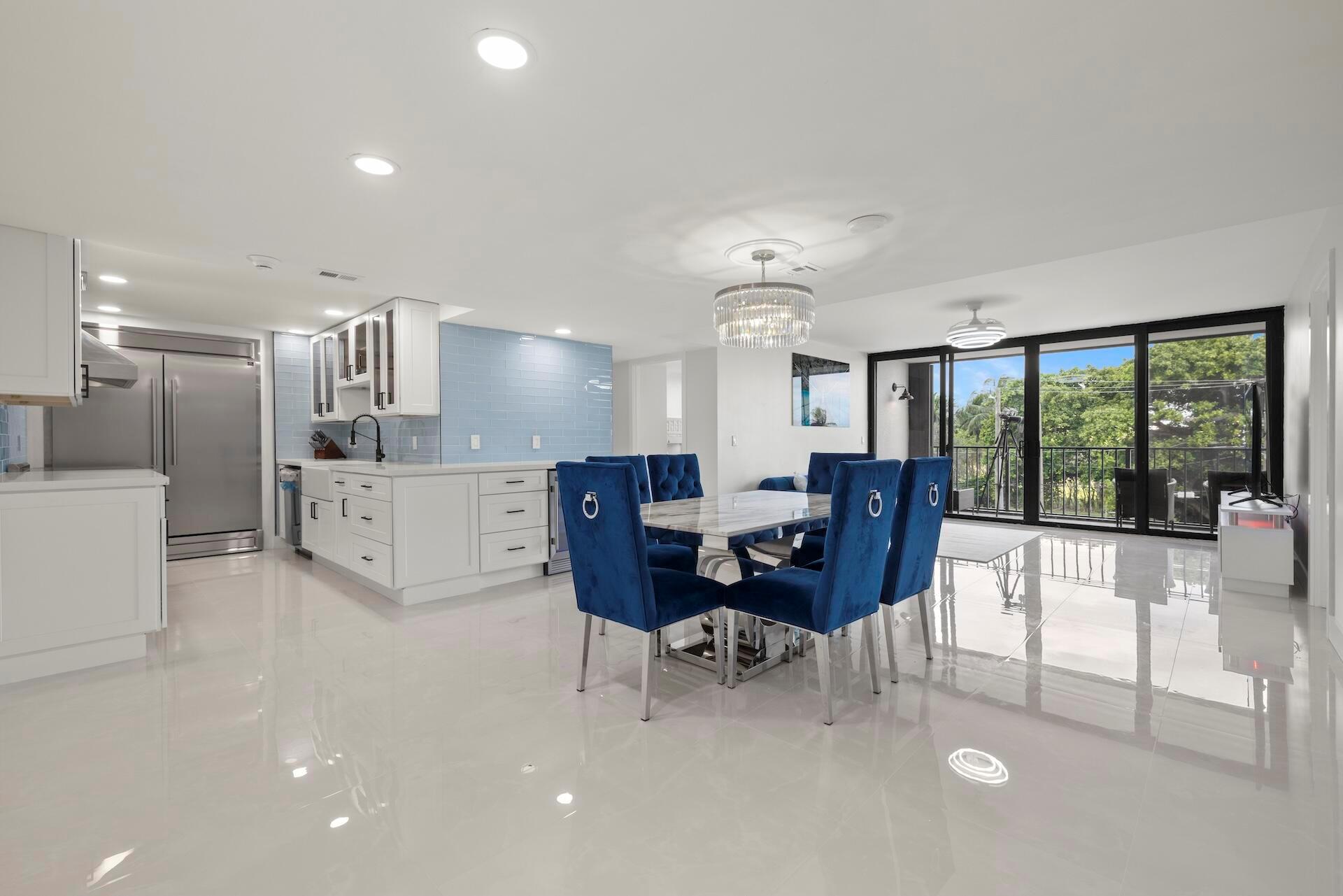 PALM BEACH HOUSE CONDO - Residential