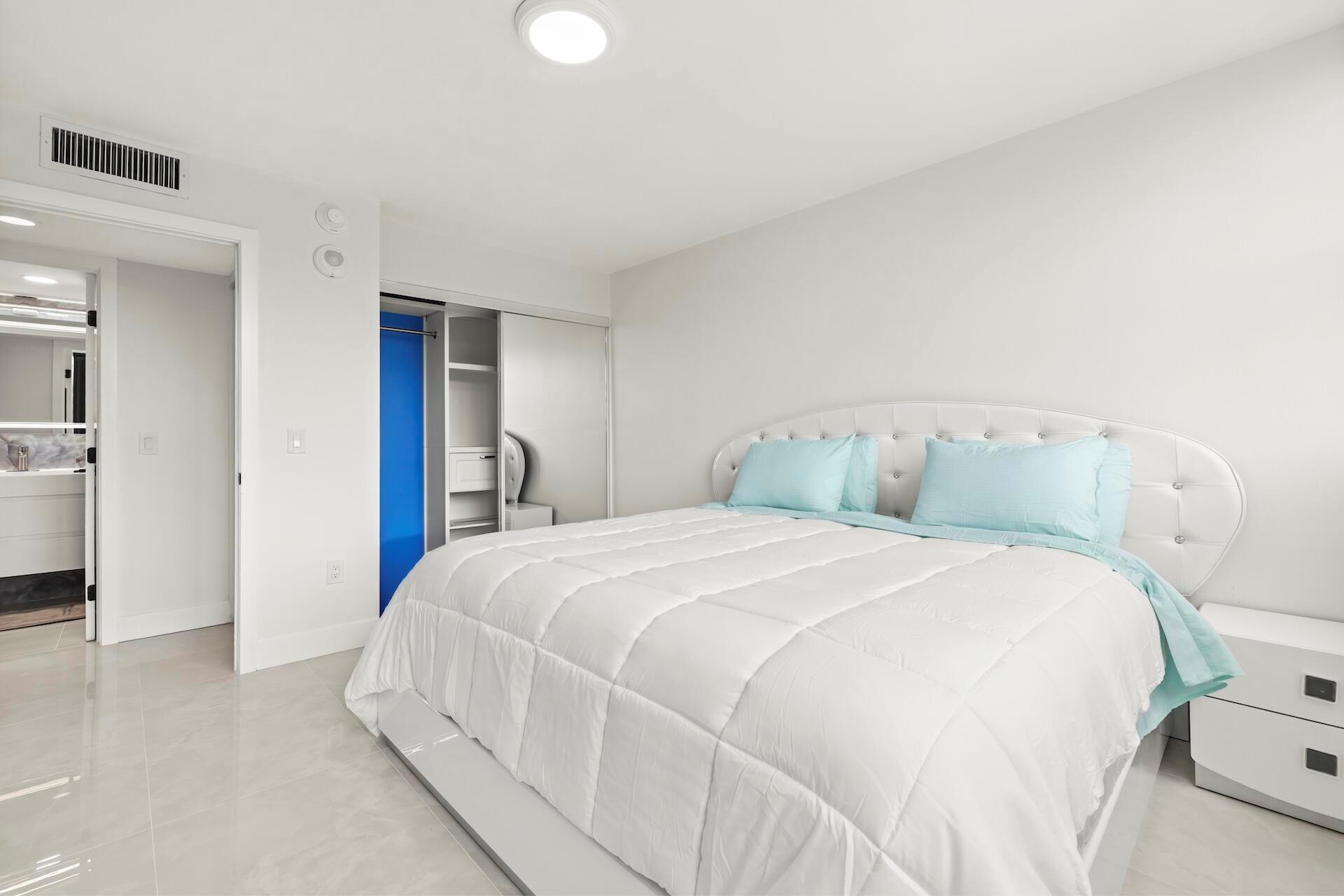 PALM BEACH HOUSE CONDO - Residential