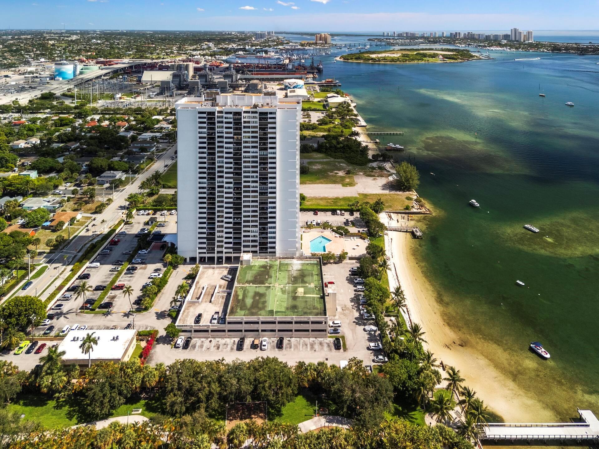 PALM BEACH HOUSE CONDO - Residential