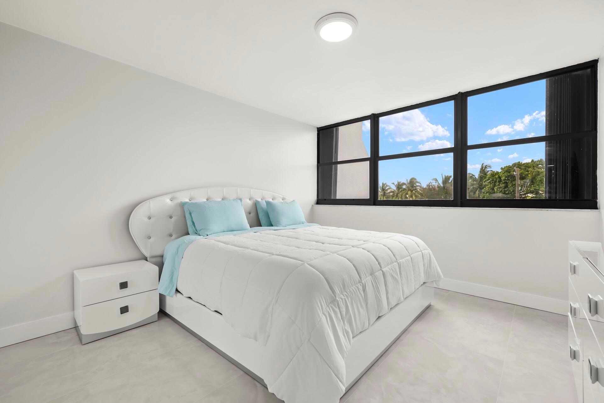 PALM BEACH HOUSE CONDO - Residential