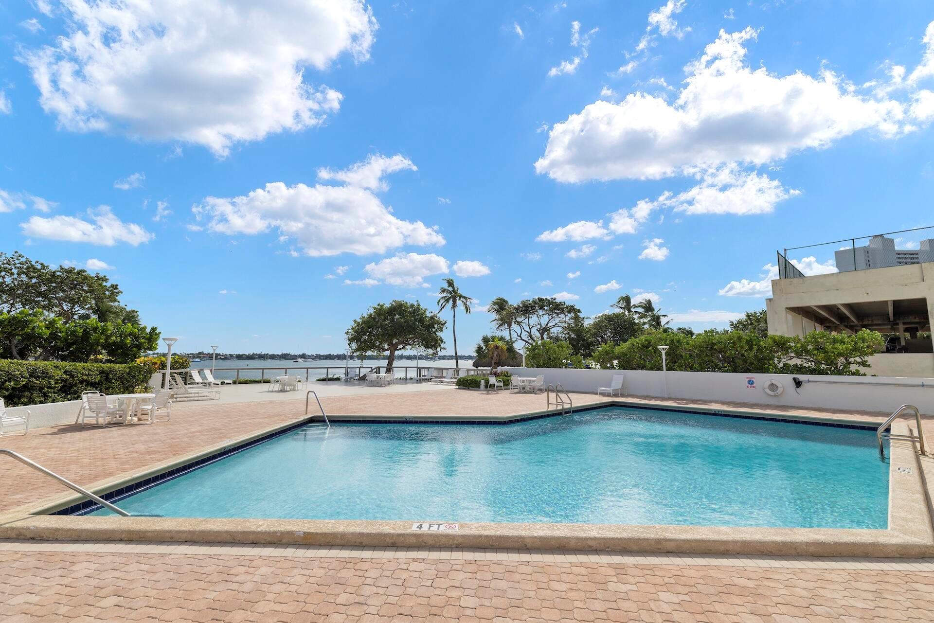 PALM BEACH HOUSE CONDO - Residential