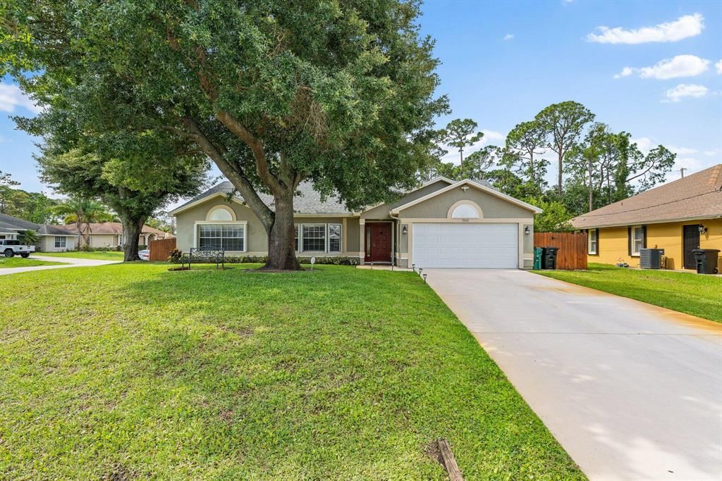 Photo of 1522 SW Apricot Road, Port St Lucie, FL 34953 (MLS # R10889395)