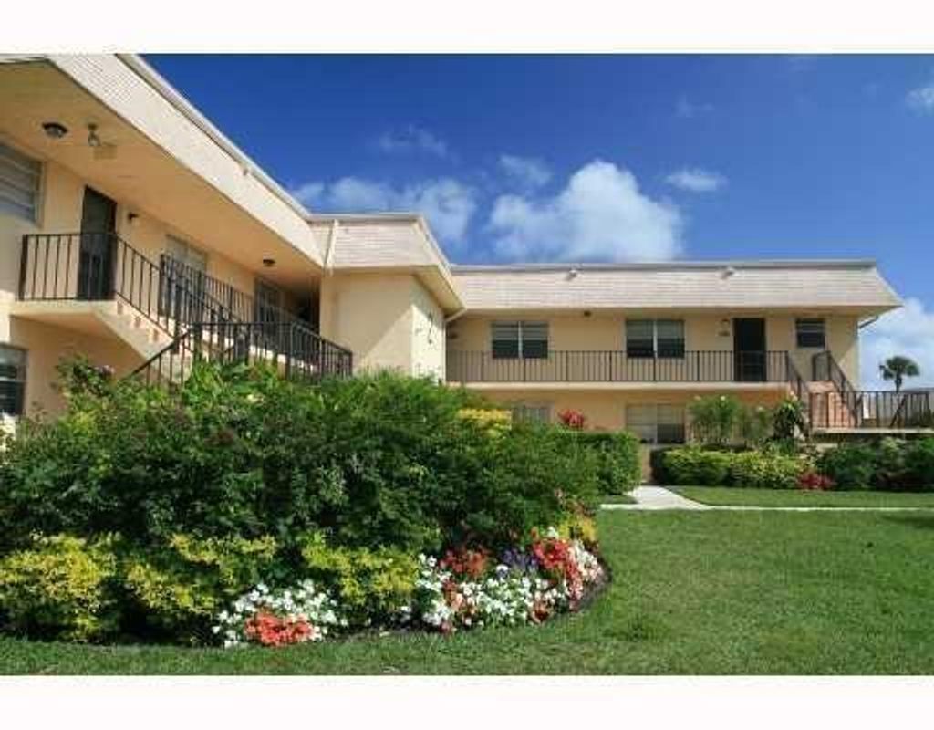 Photo of 1100 E Indiantown Road #108, Jupiter, FL 33477 (MLS # F10402112)