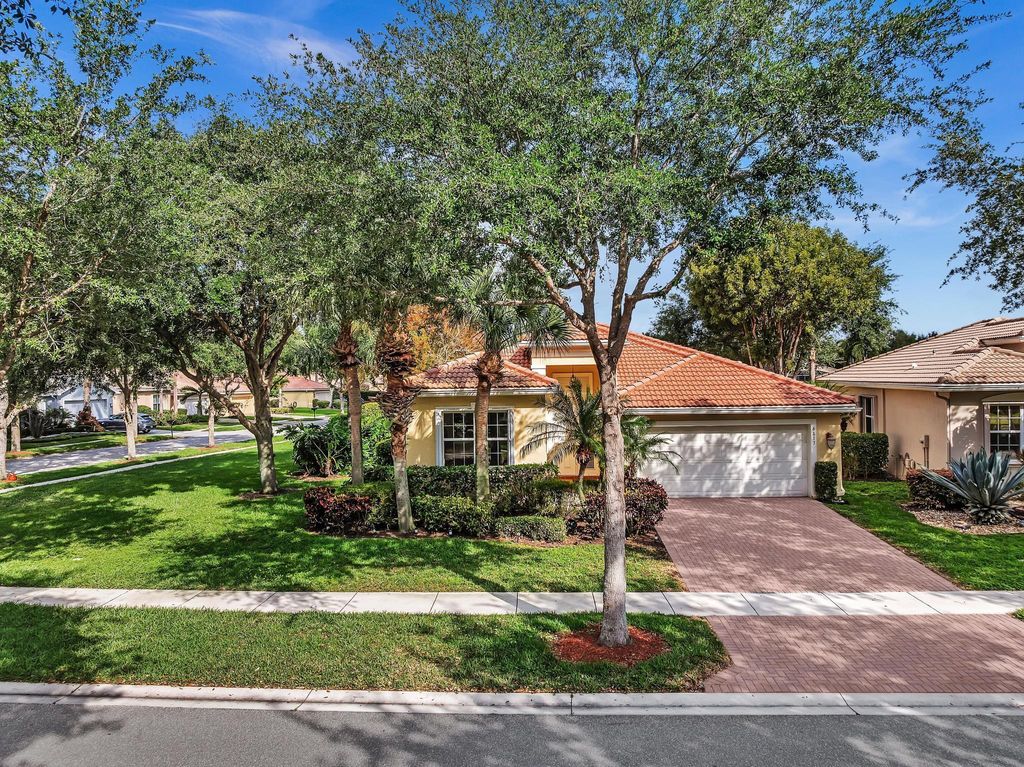 Photo of 6833 Watertown Drive, Boynton Beach, FL 33437 (MLS # R11079532)