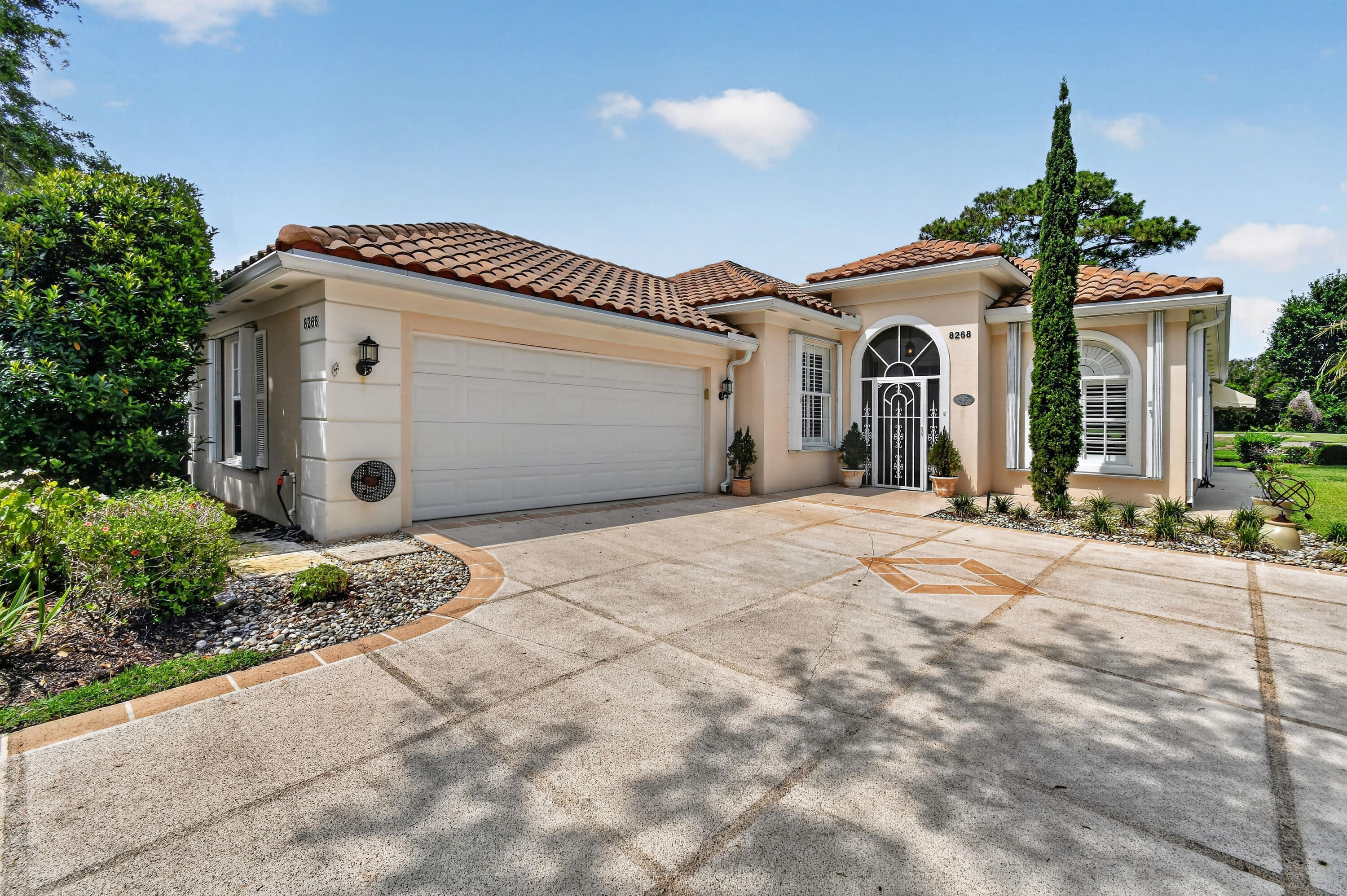 8268 SE Palm Hammock Lane