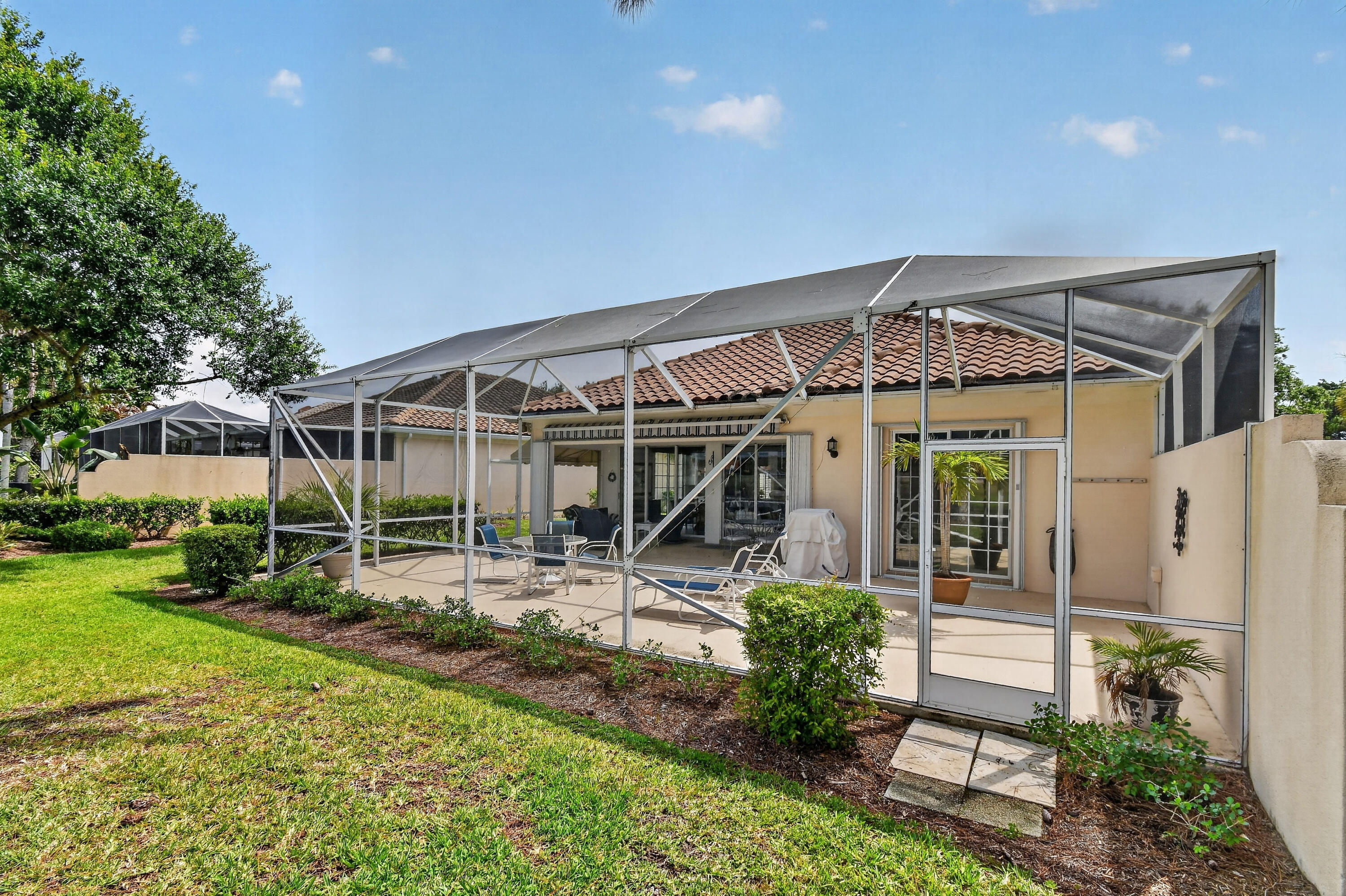 DOUBLE TREE - Residential