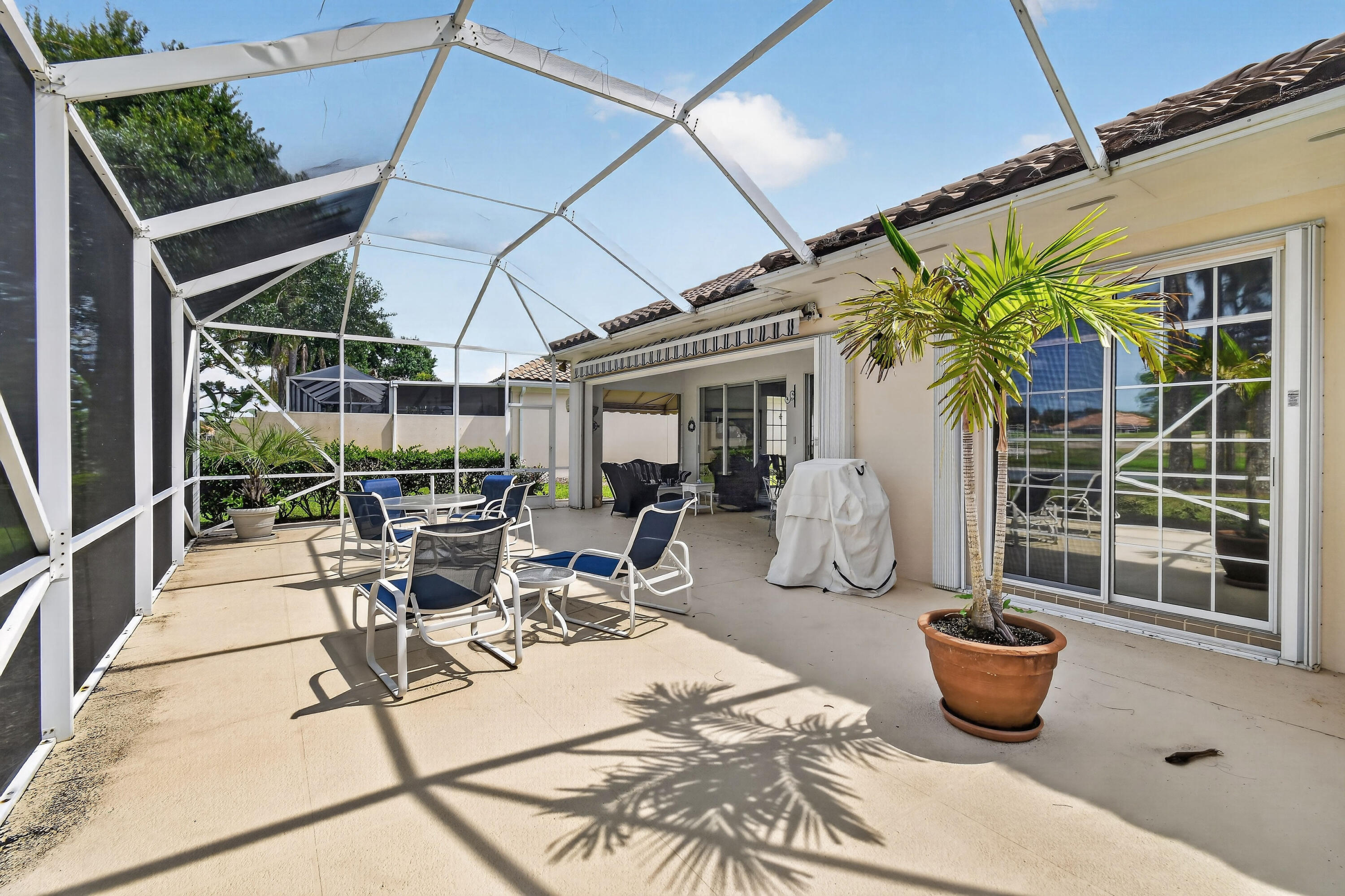 DOUBLE TREE - Residential