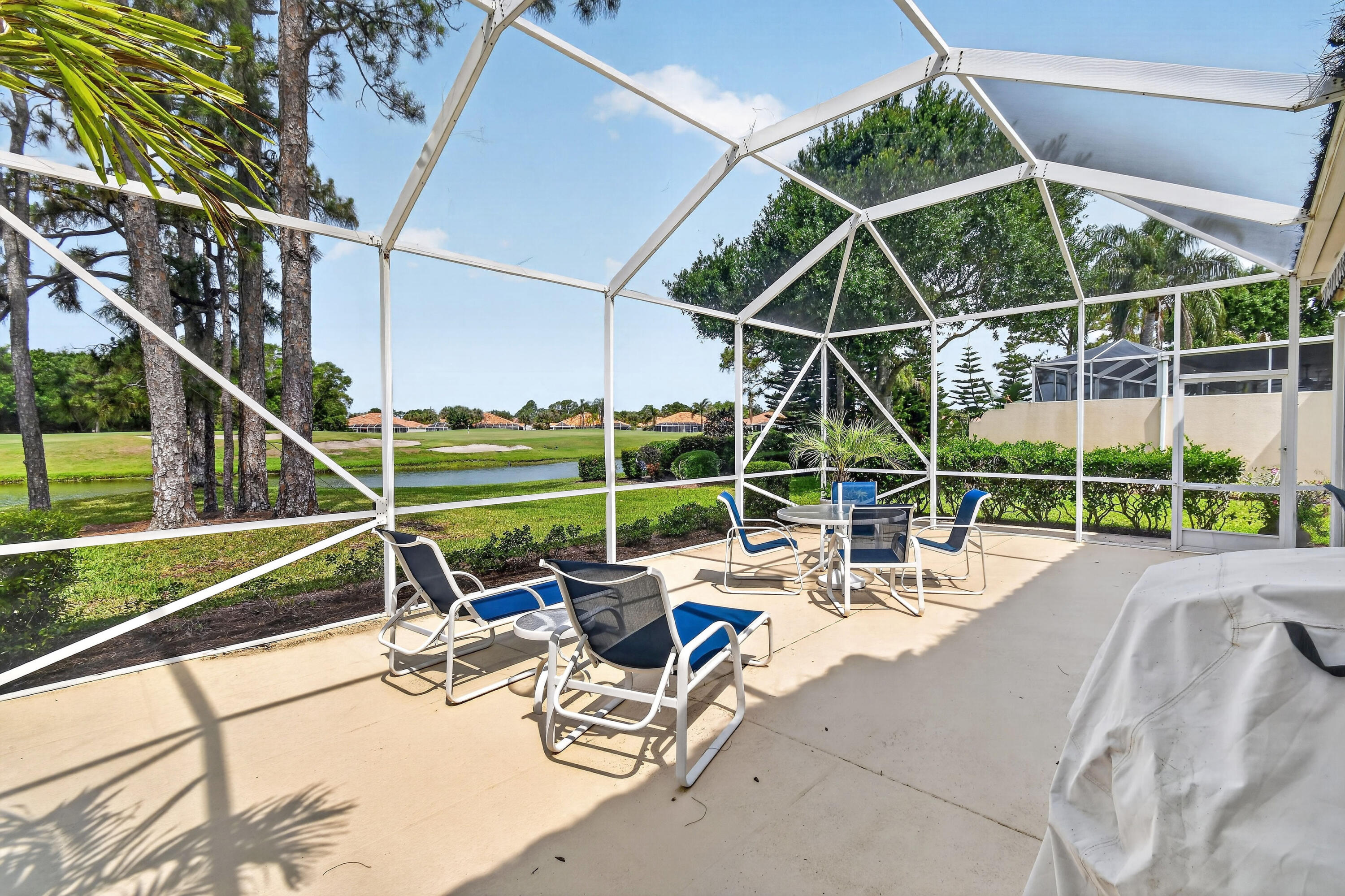 DOUBLE TREE - Residential