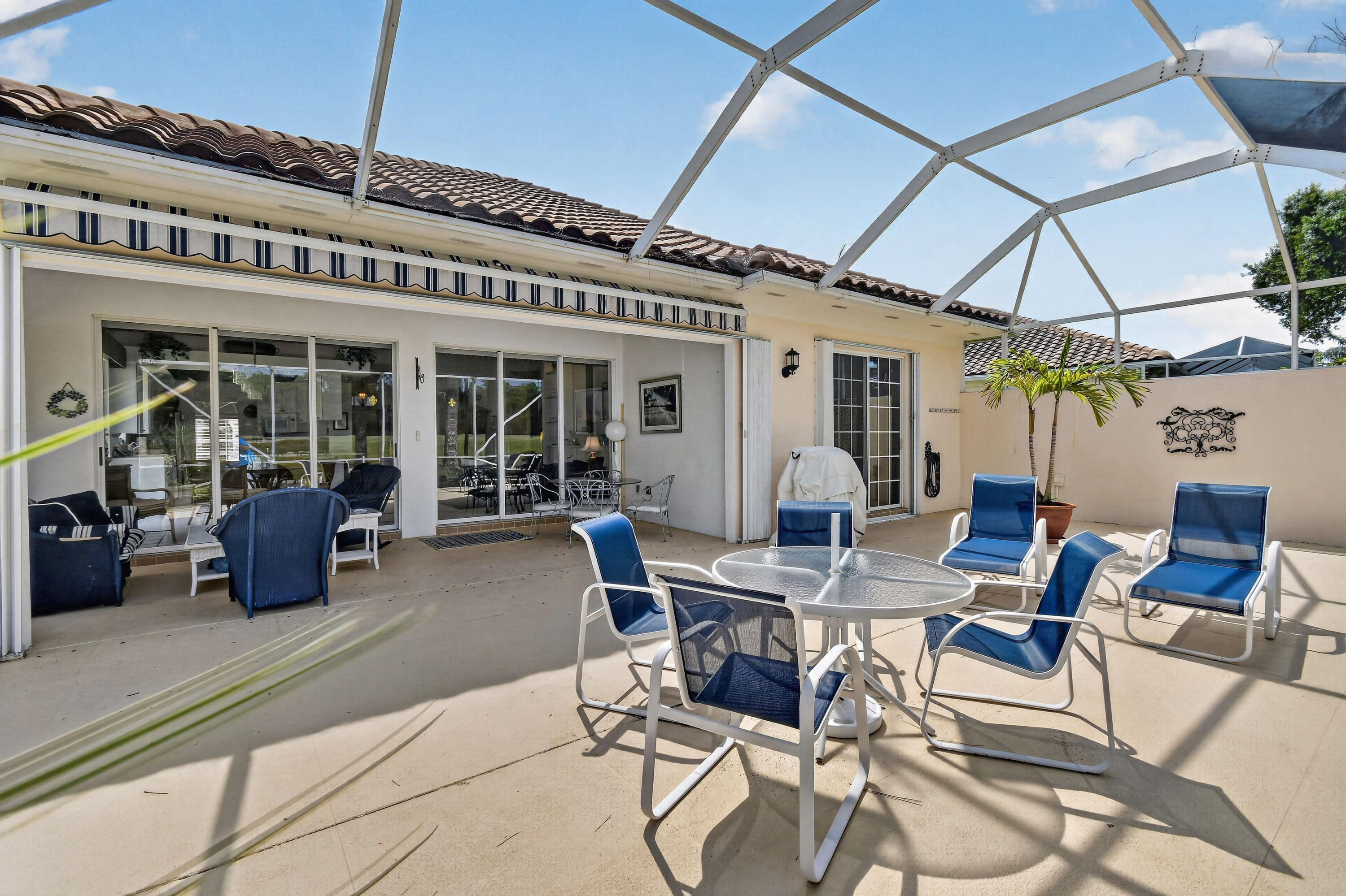 DOUBLE TREE - Residential