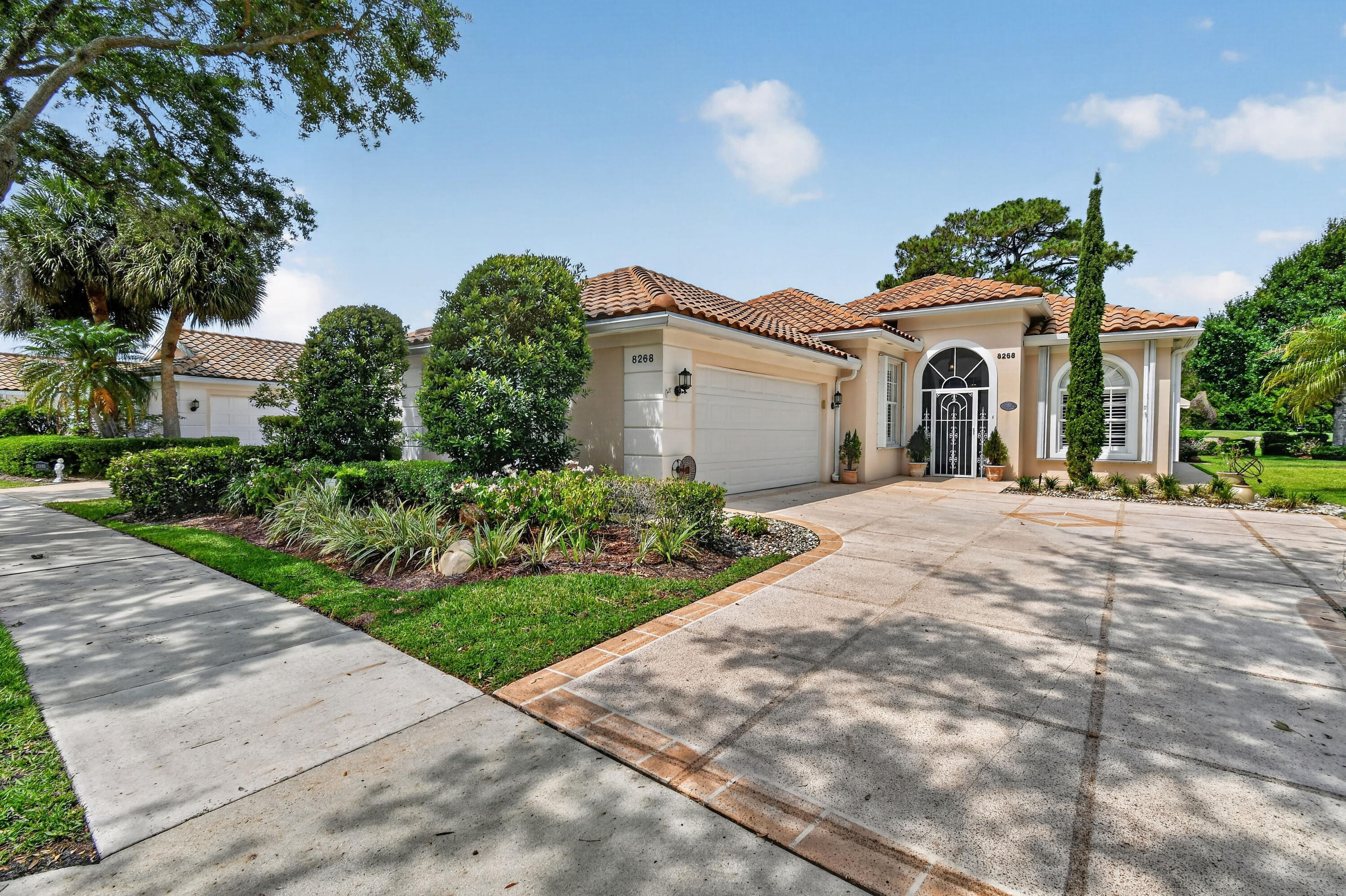 DOUBLE TREE - Residential