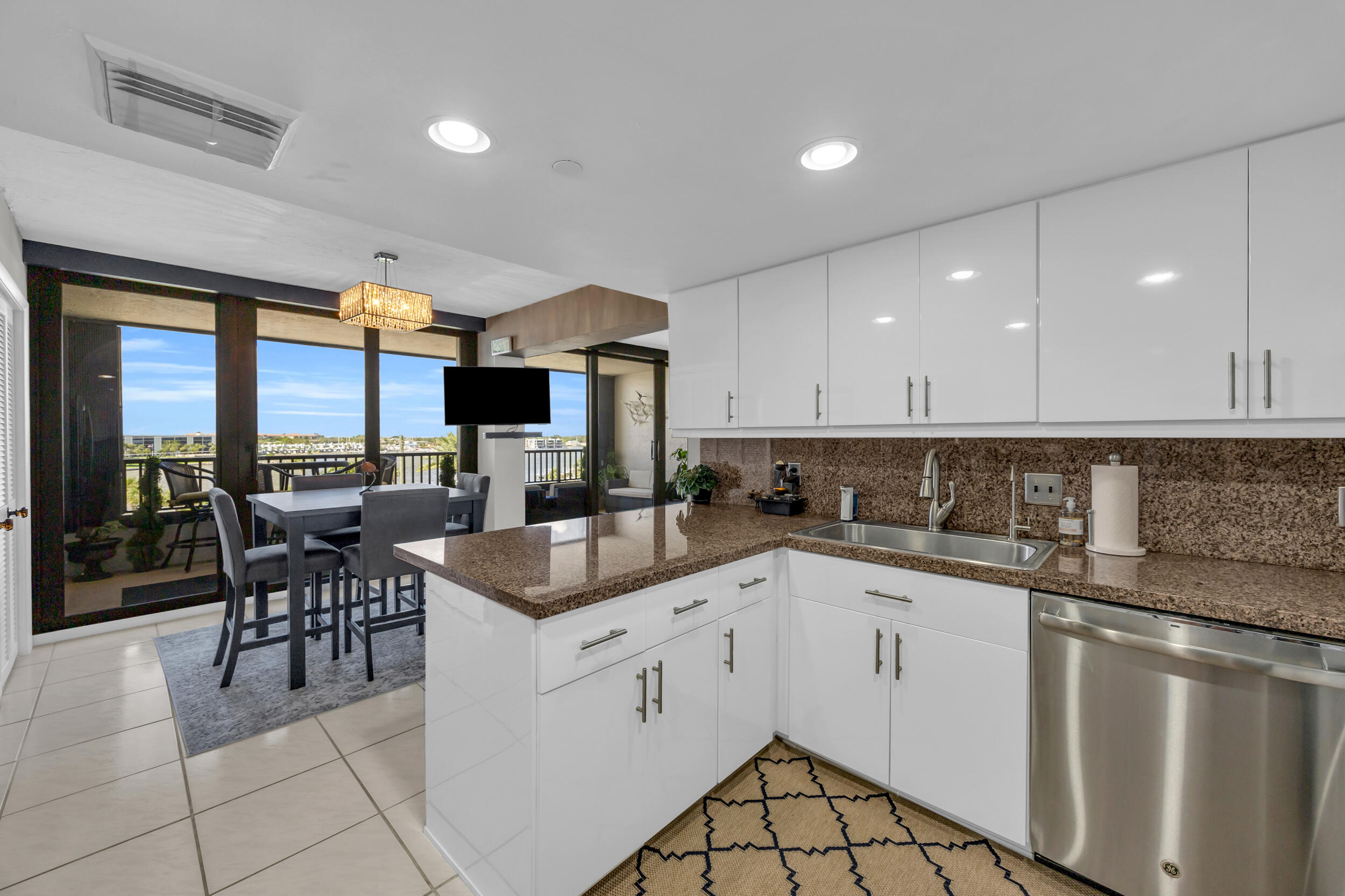 OCEAN SOUND CONDO - Residential