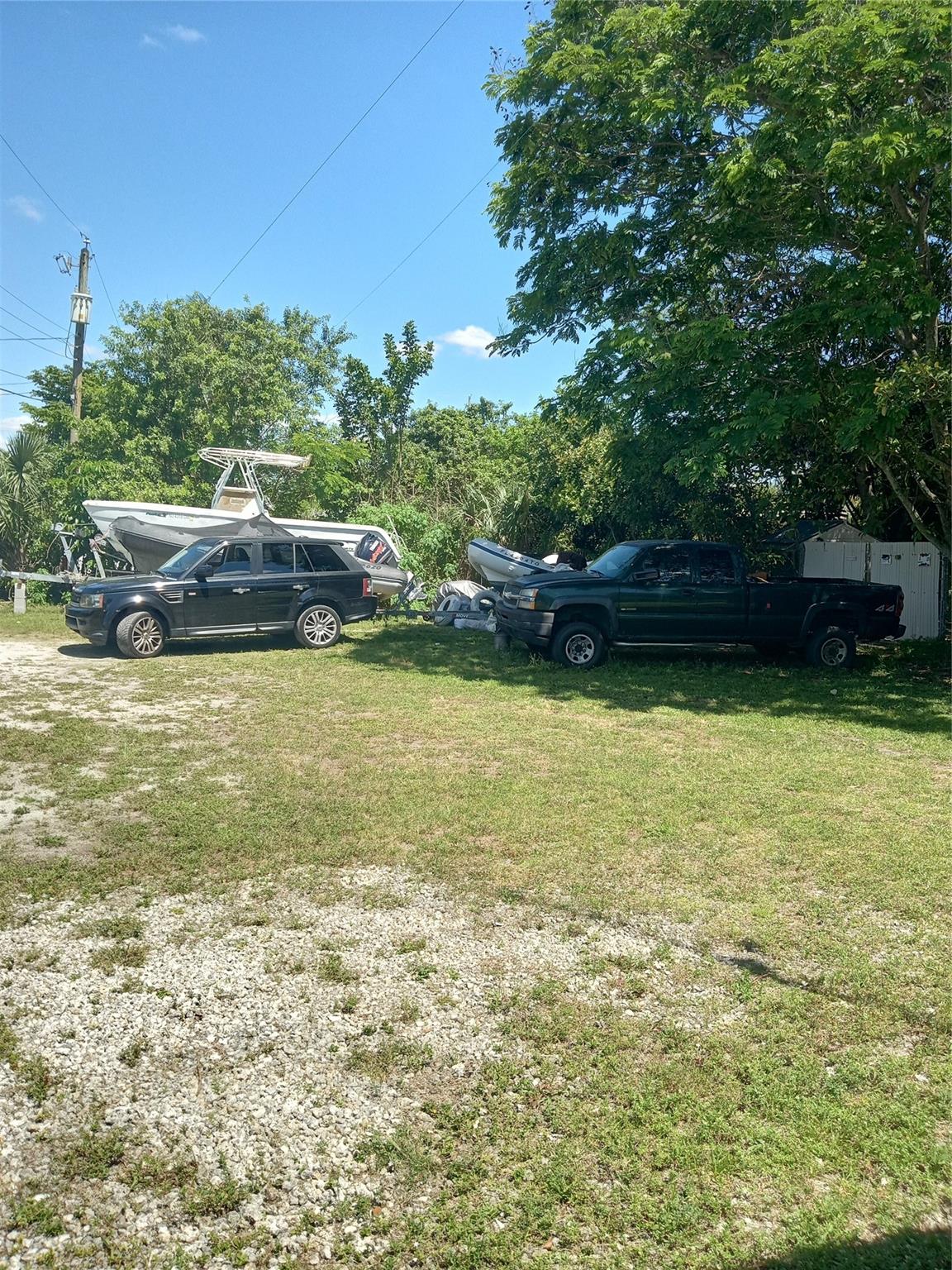 Build or bring your dream home and barn on this beautiful and private high and dry semi cleared 1.25 acre There is So much to enjoy in Okeechobee County. Come to The Kissimmee River Preserve State Park West of this area as well is the Kissimmee River. The Kissimmee River flows into Lake Okeechobee and is well known for some of the best fishing. whether you like Fishing, hunting, mudding .