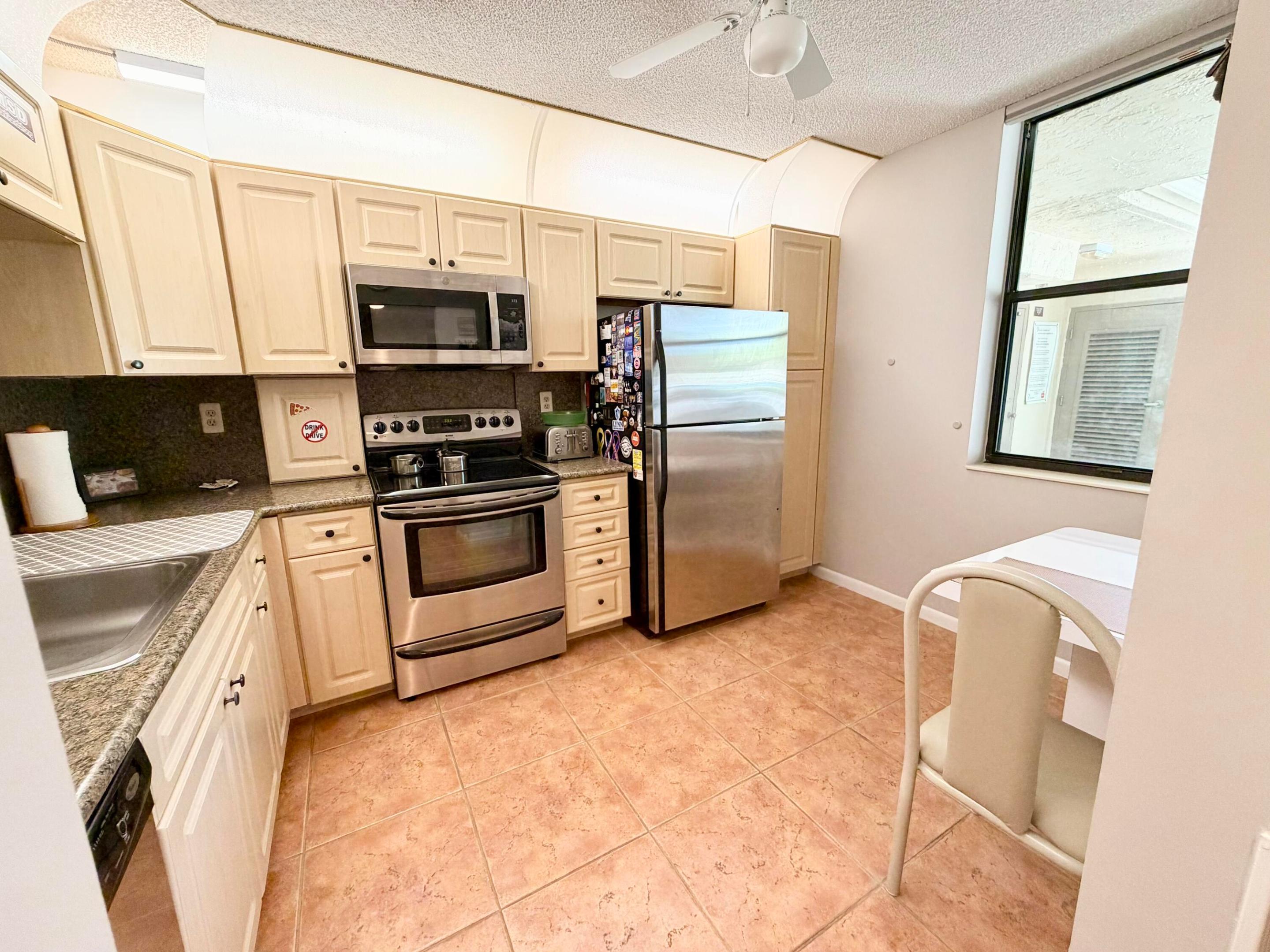 APPLEWOOD VILLAGE IV-B CONDO - Residential