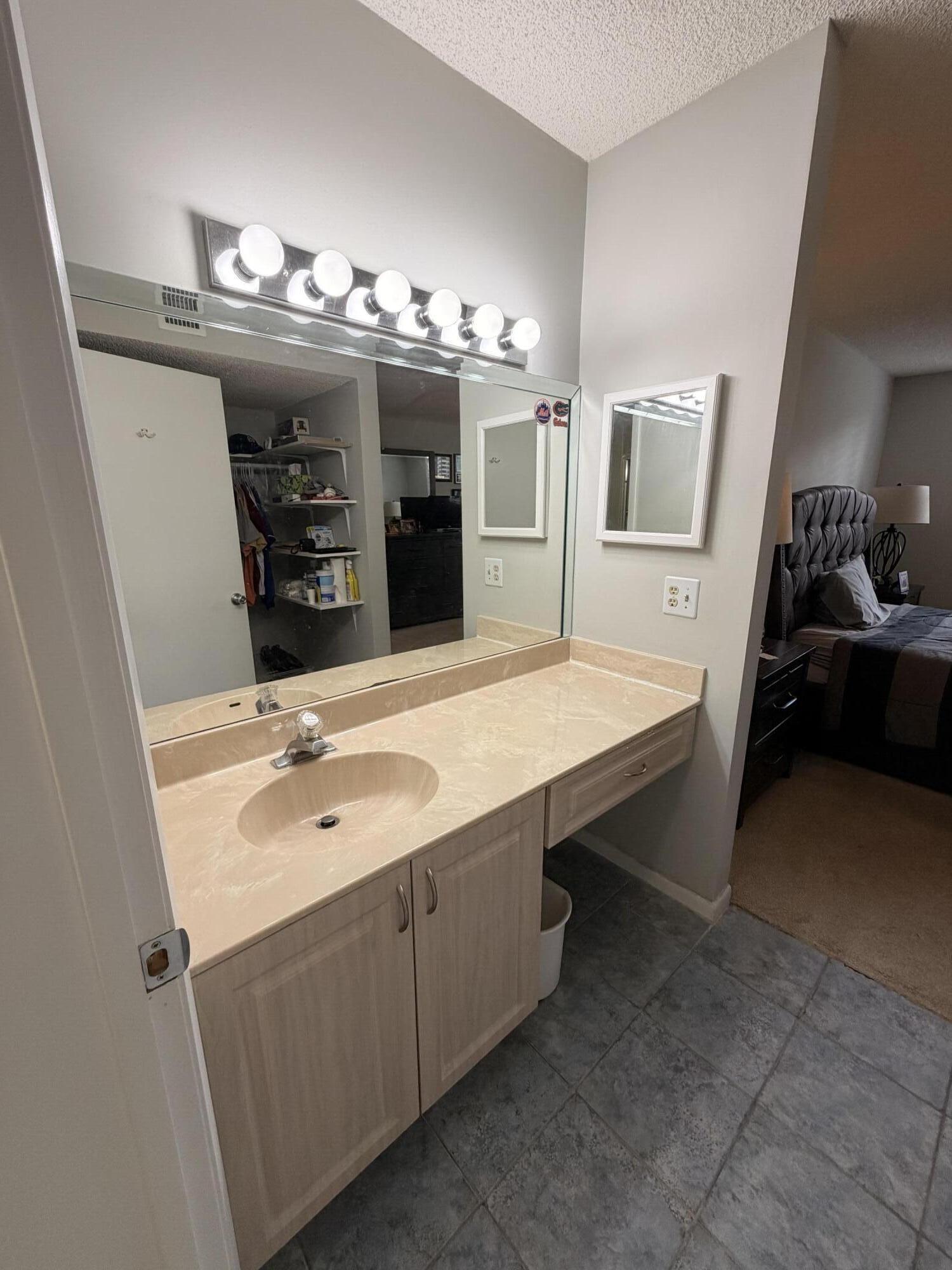 APPLEWOOD VILLAGE IV-B CONDO - Residential