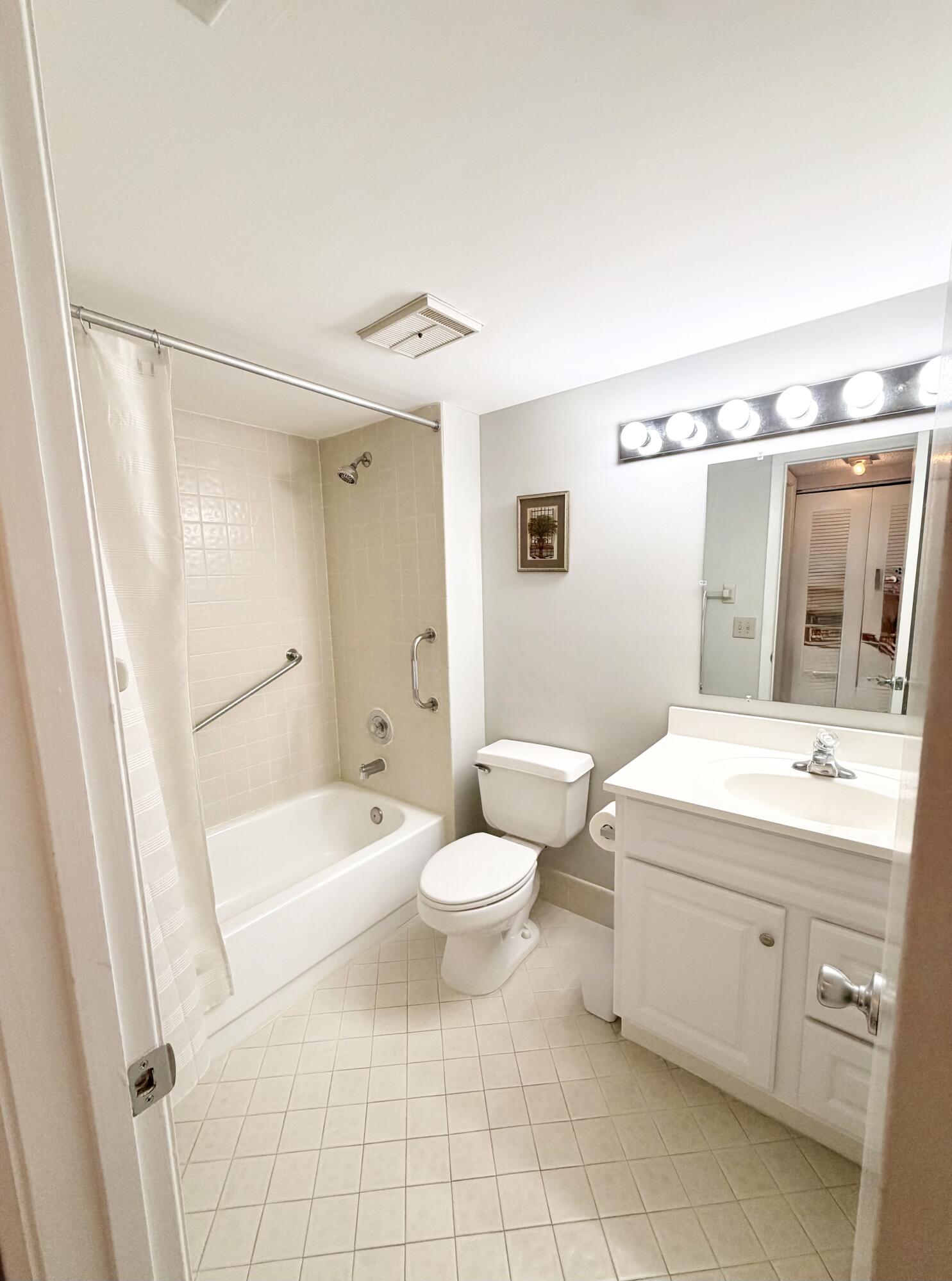 APPLEWOOD VILLAGE IV-B CONDO - Residential