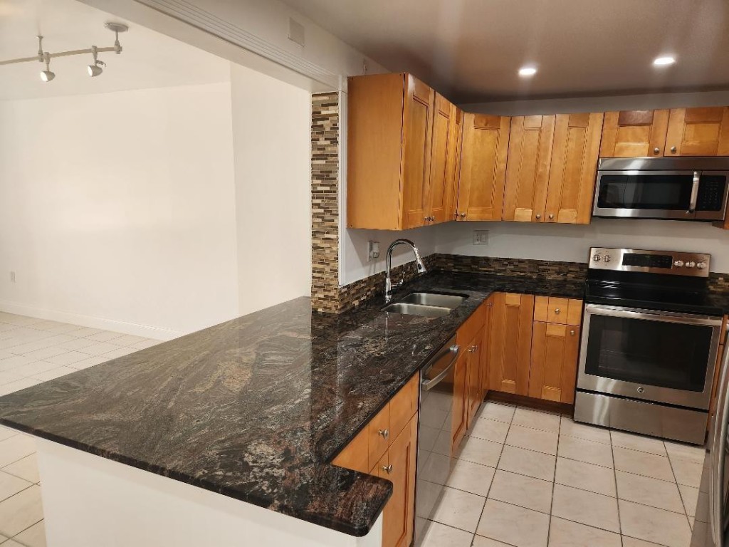 4384 NW 9th Avenue 19-1D