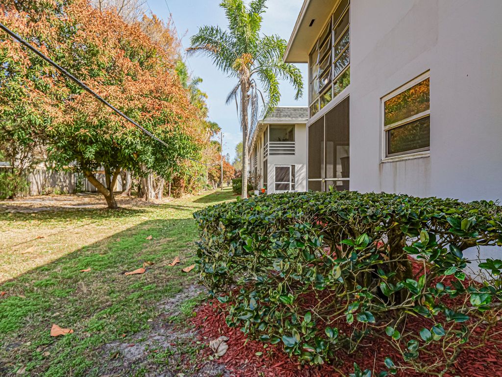 Photo of 1166 6th Avenue #B7, Vero Beach, FL 32960 (MLS # R11165433)