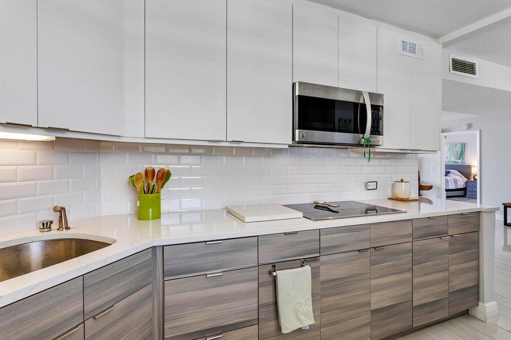 Photo of 132 LAKESHORE Drive #220, North Palm Beach, FL 33408 (MLS # B26075379)